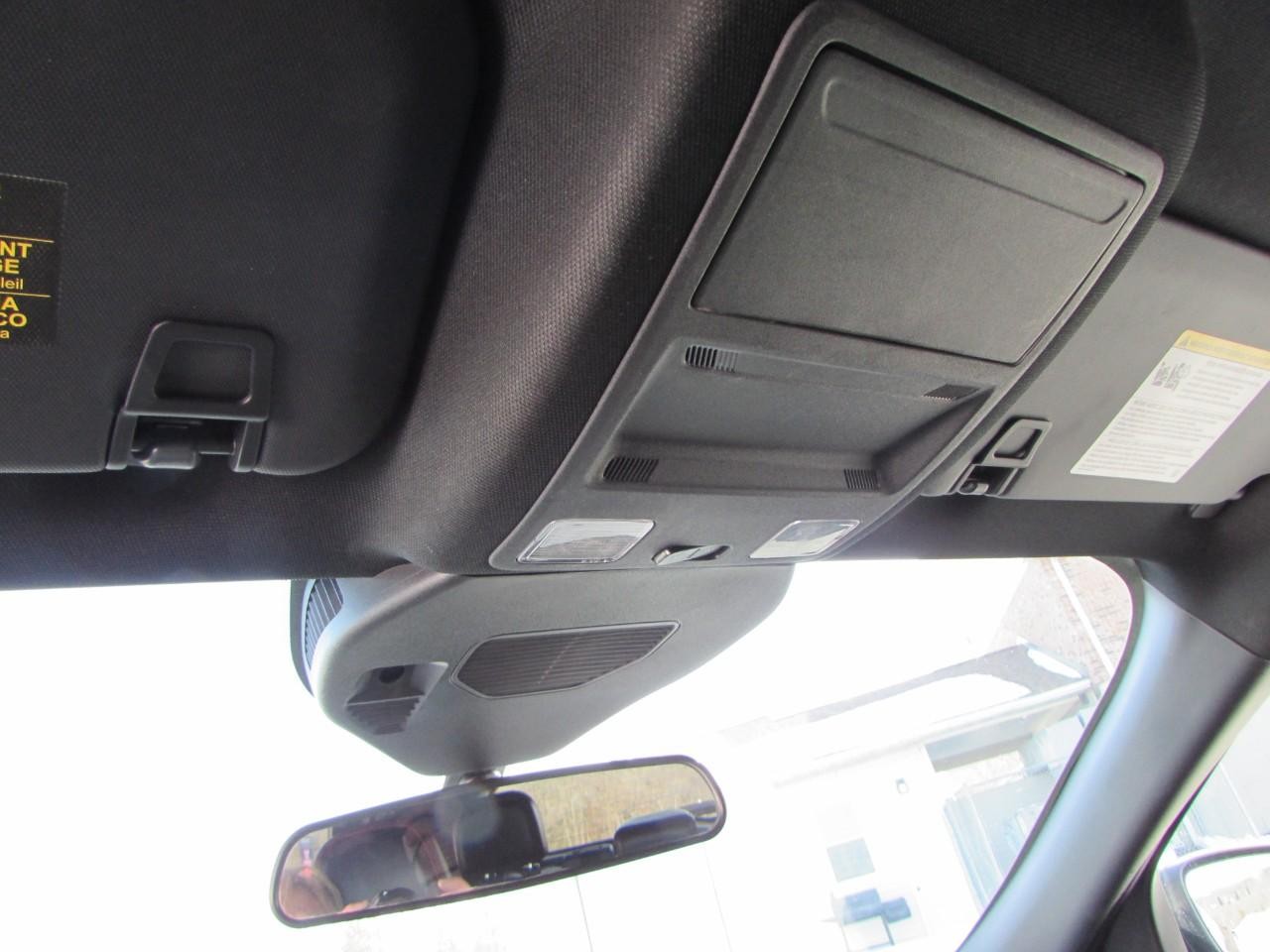 Ford Escape Vehicle Full-screen Gallery Image 18