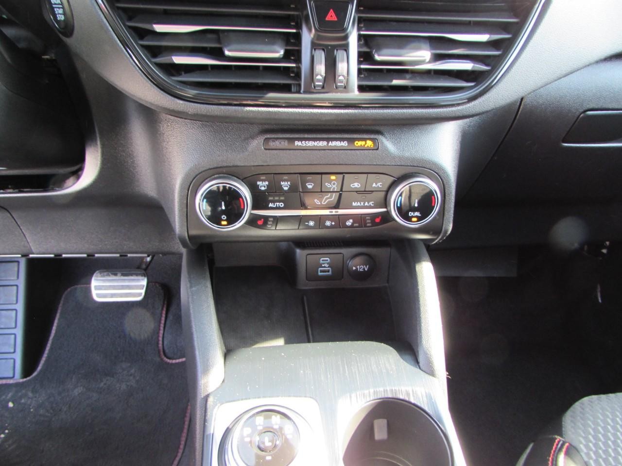 Ford Escape Vehicle Full-screen Gallery Image 21