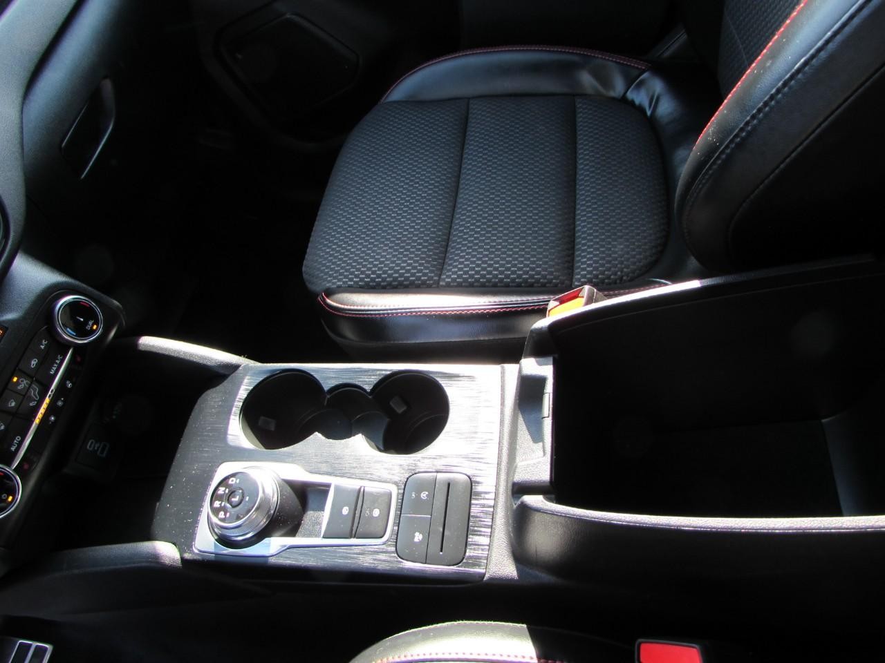 Ford Escape Vehicle Full-screen Gallery Image 22