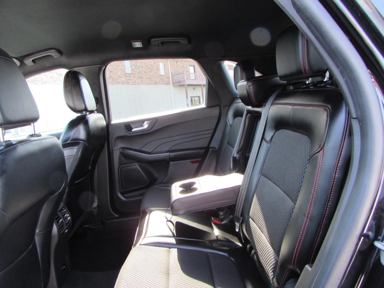 Ford Escape Vehicle Full-screen Gallery Image 25