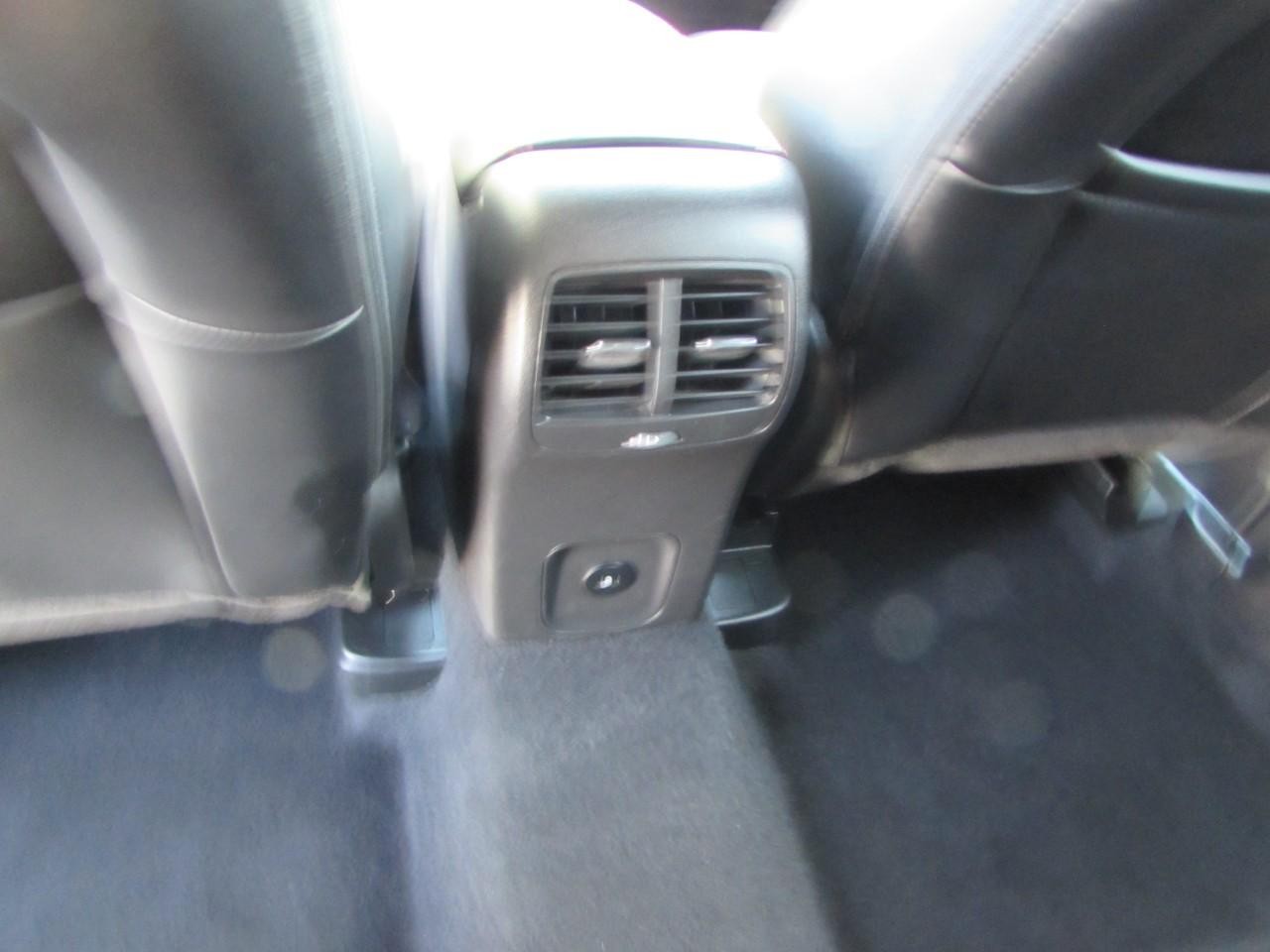 Ford Escape Vehicle Full-screen Gallery Image 26