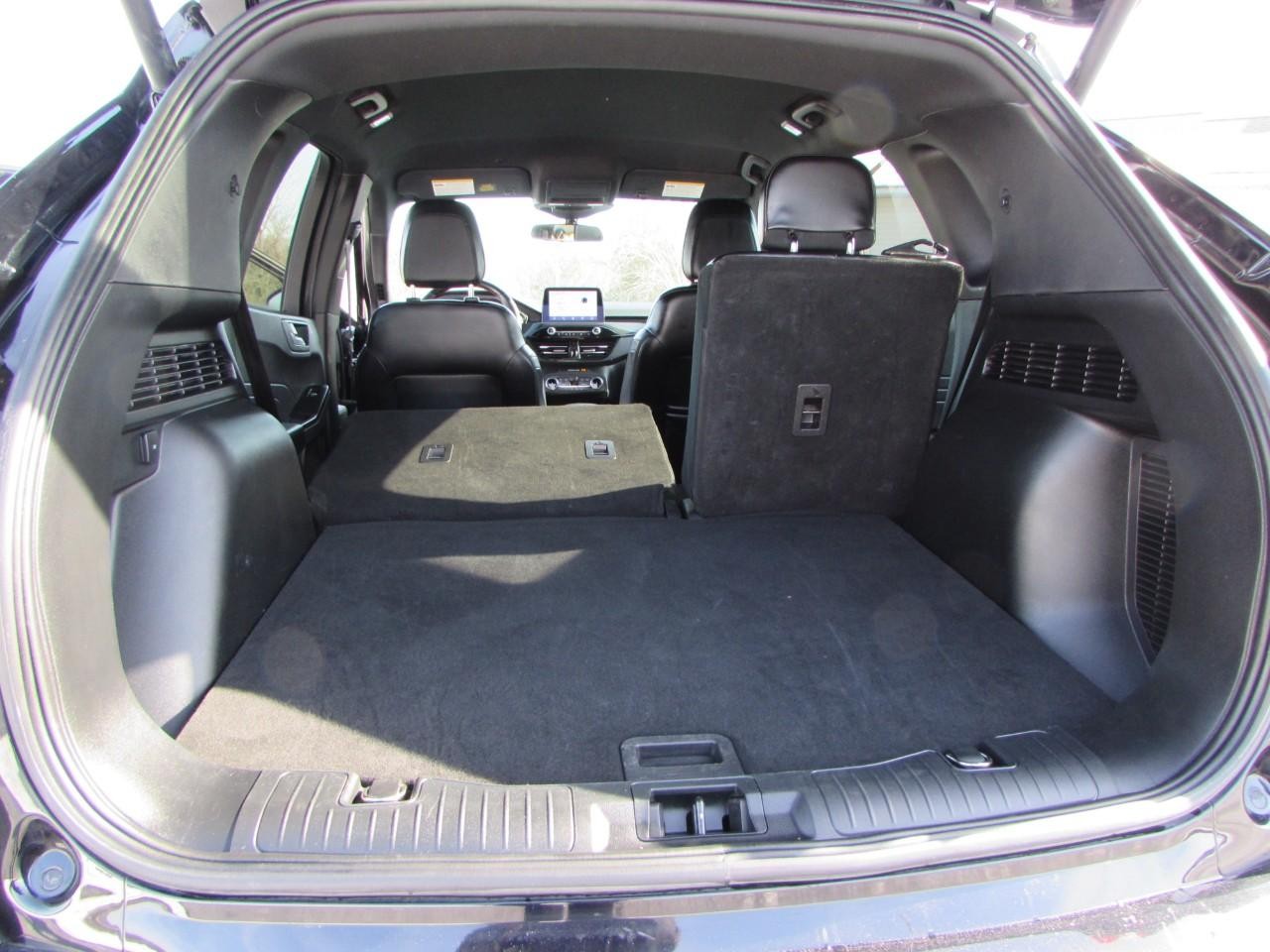 Ford Escape Vehicle Full-screen Gallery Image 30