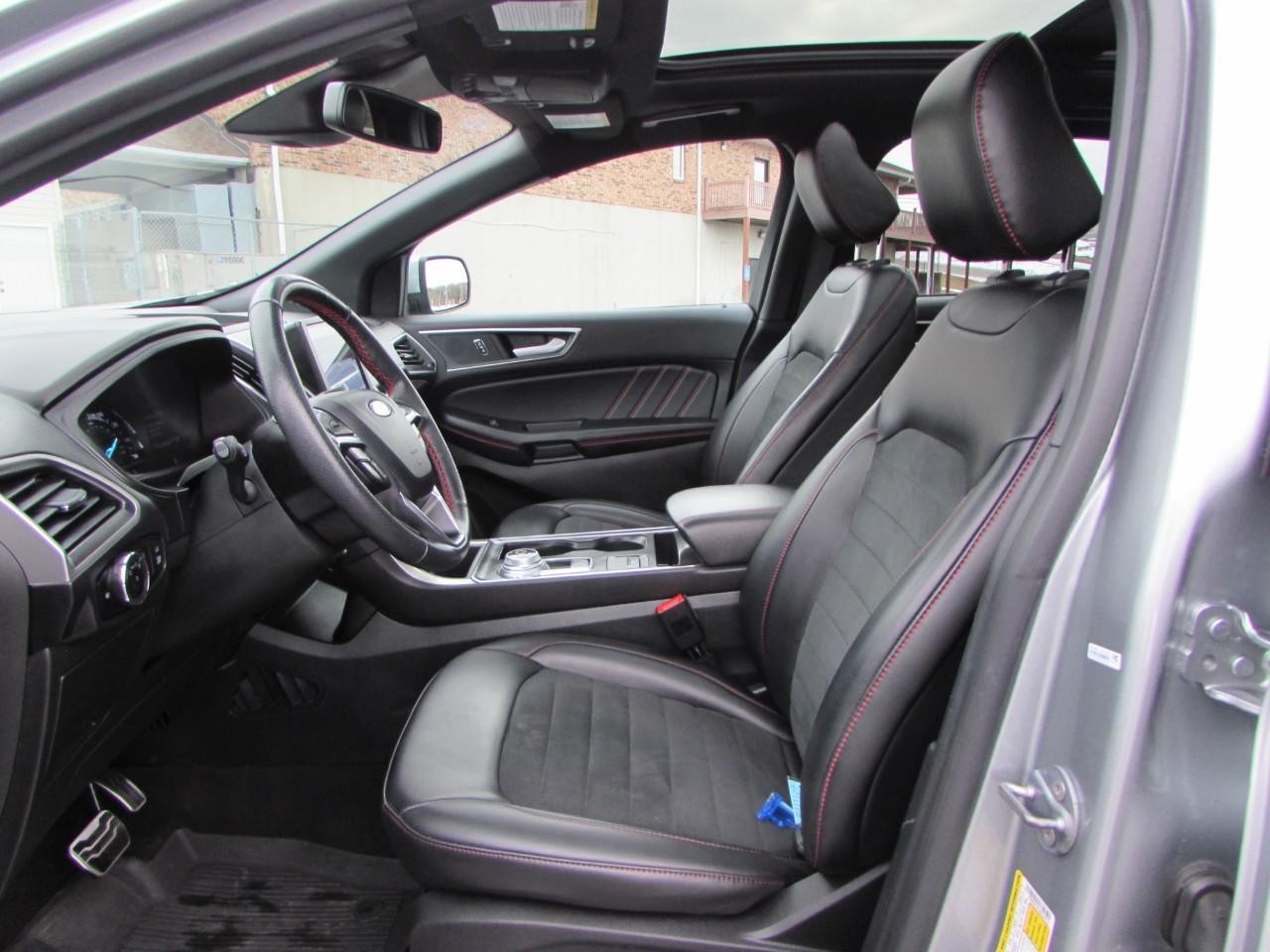 Ford Edge Vehicle Full-screen Gallery Image 11