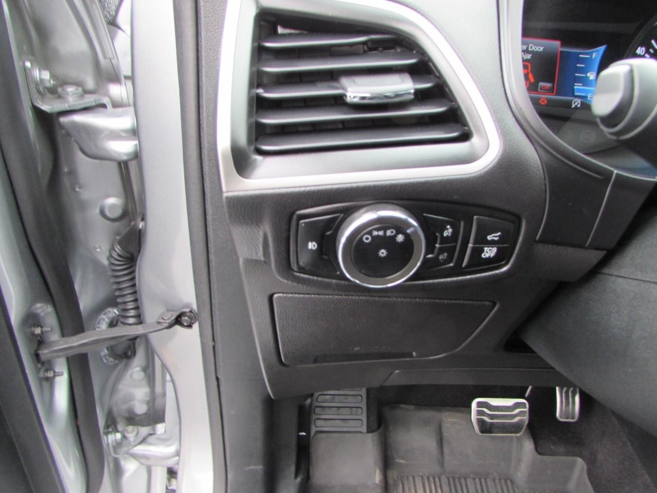 Ford Edge Vehicle Full-screen Gallery Image 12