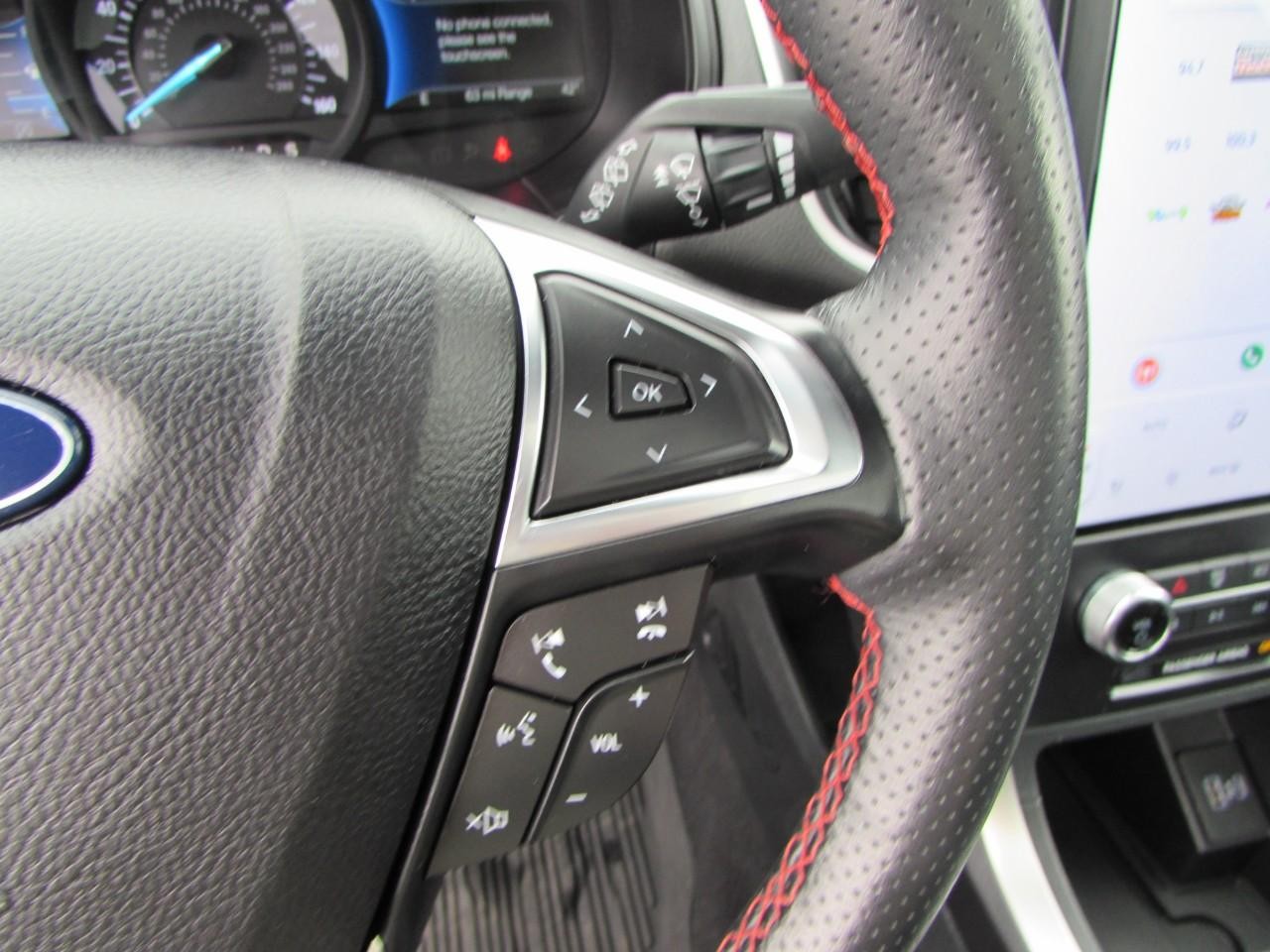 Ford Edge Vehicle Full-screen Gallery Image 15