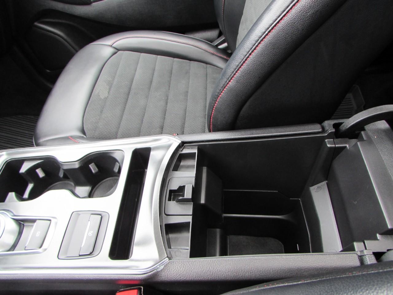 Ford Edge Vehicle Full-screen Gallery Image 20