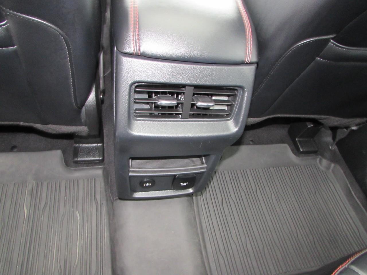 Ford Edge Vehicle Full-screen Gallery Image 24