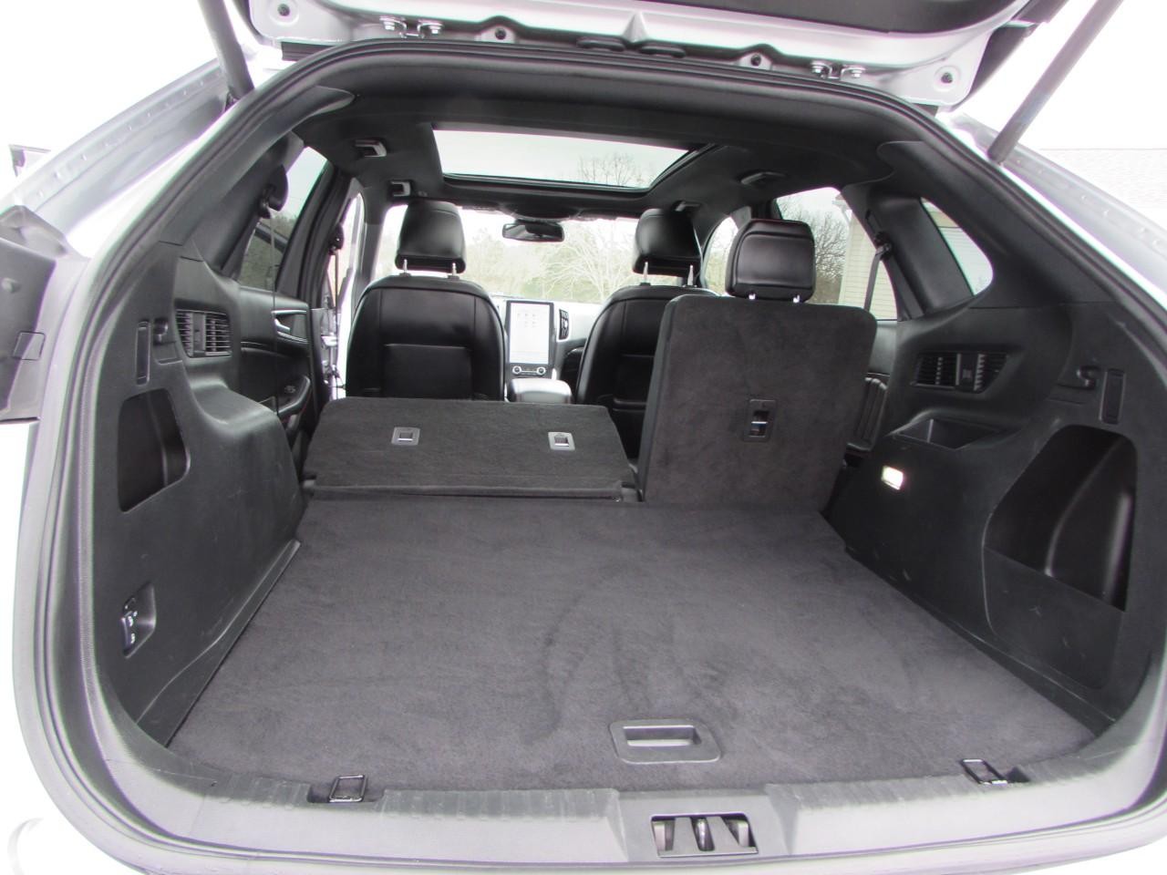 Ford Edge Vehicle Full-screen Gallery Image 30