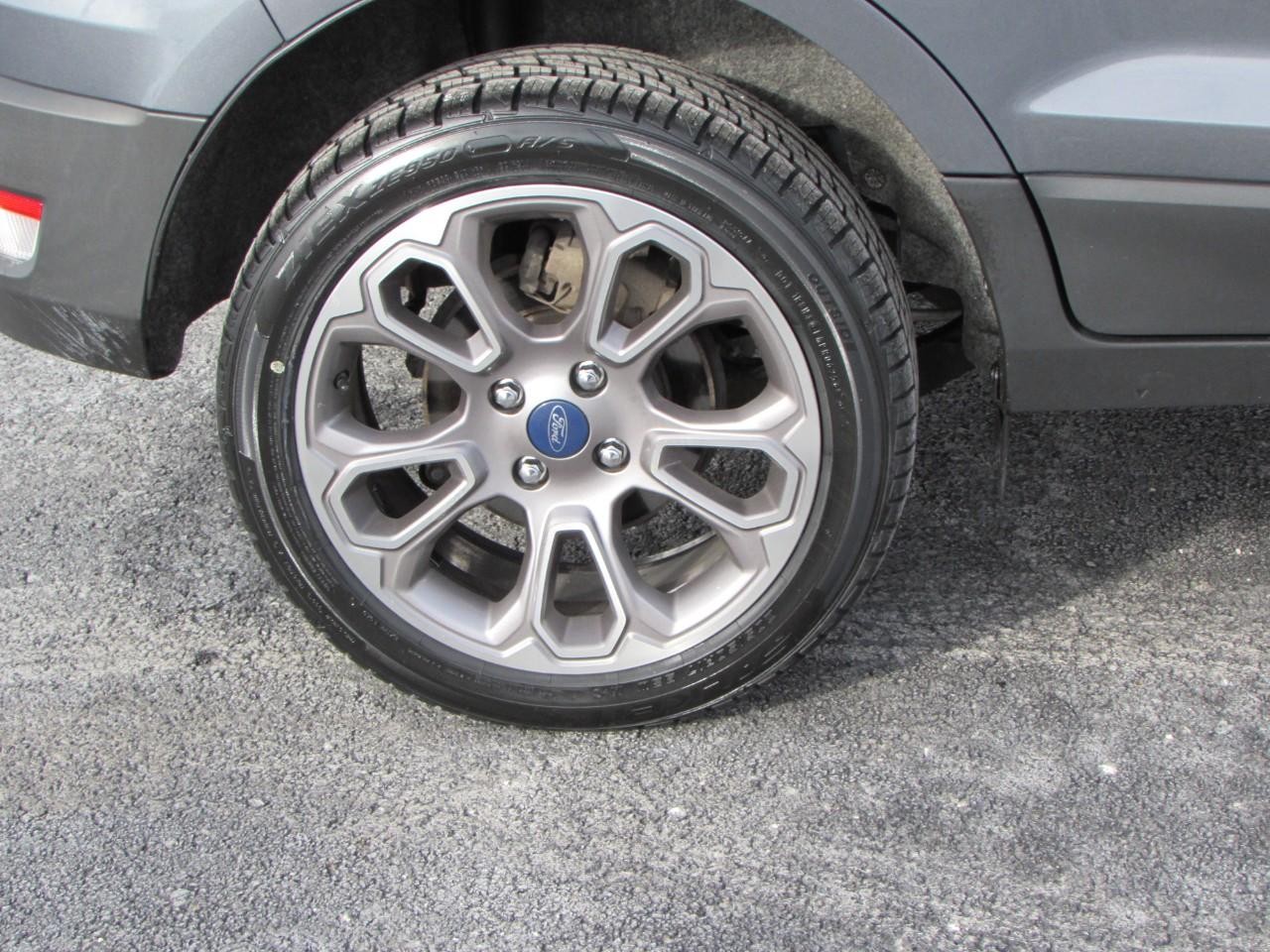 Ford EcoSport Vehicle Full-screen Gallery Image 11