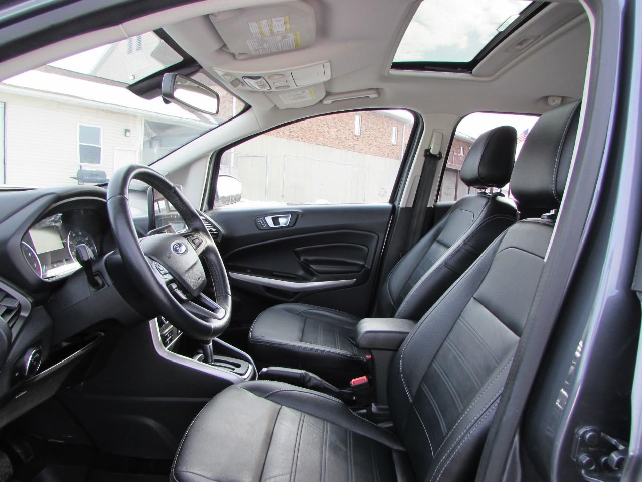 Ford EcoSport Vehicle Full-screen Gallery Image 13