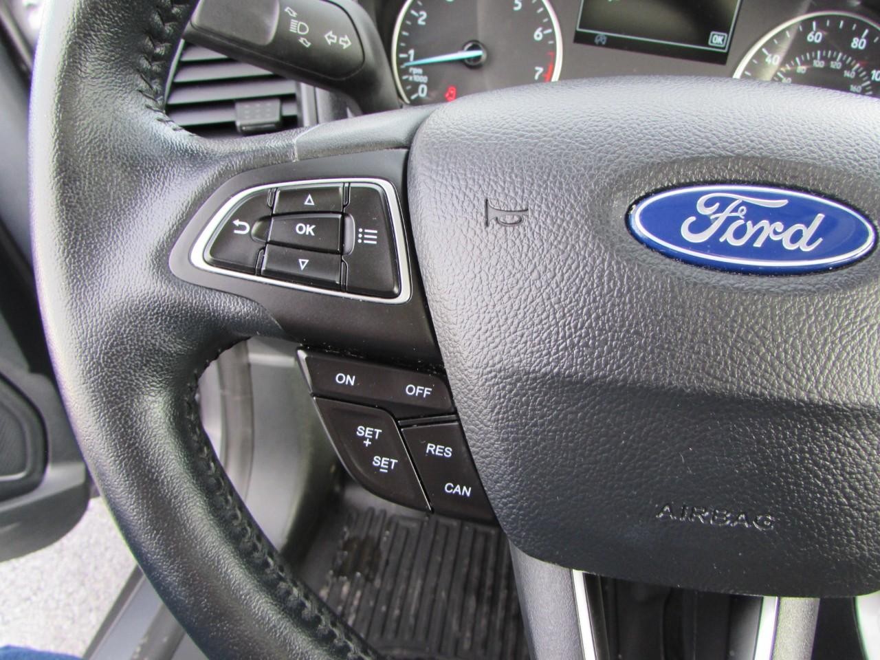 Ford EcoSport Vehicle Full-screen Gallery Image 16