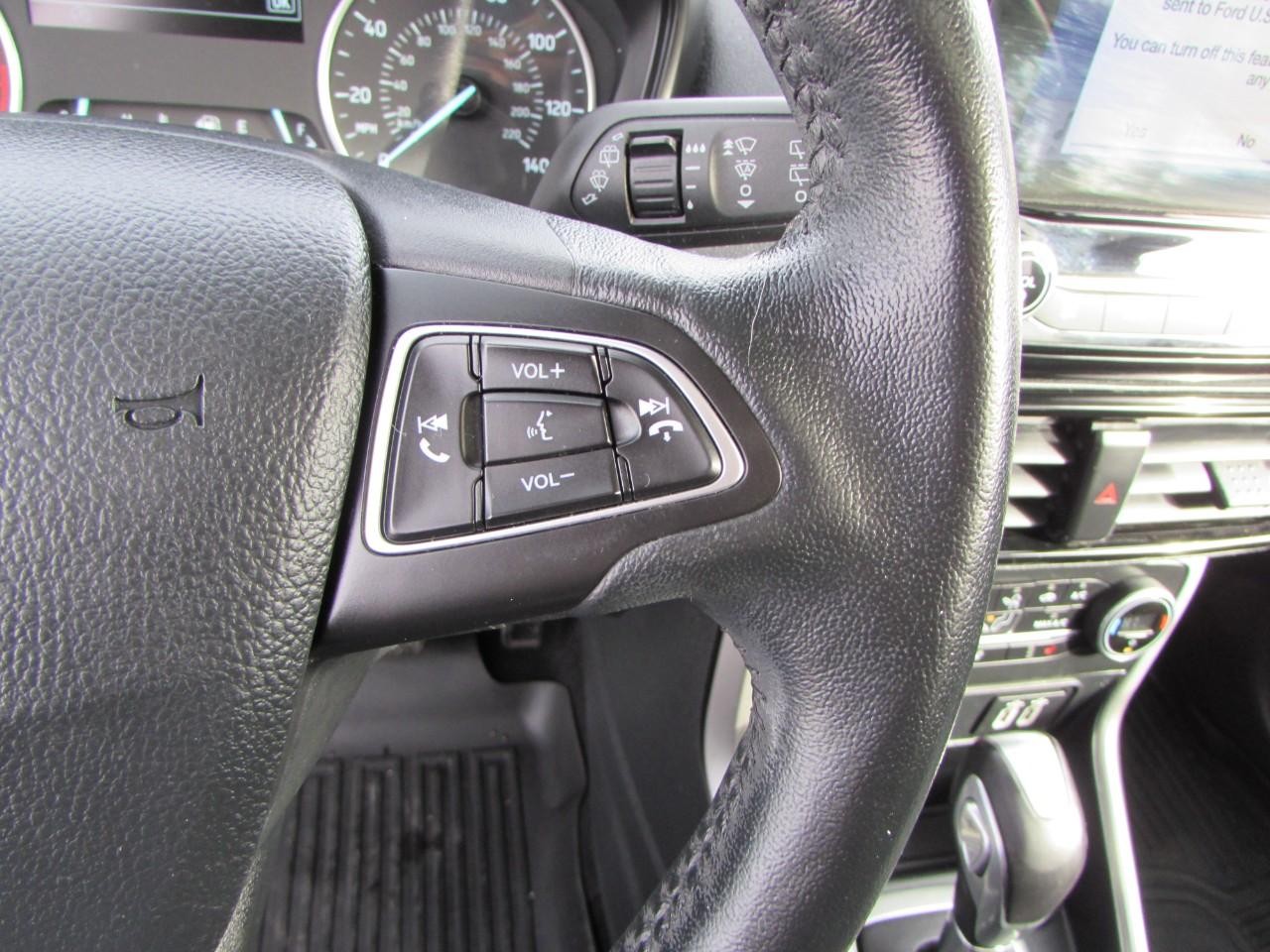 Ford EcoSport Vehicle Full-screen Gallery Image 17