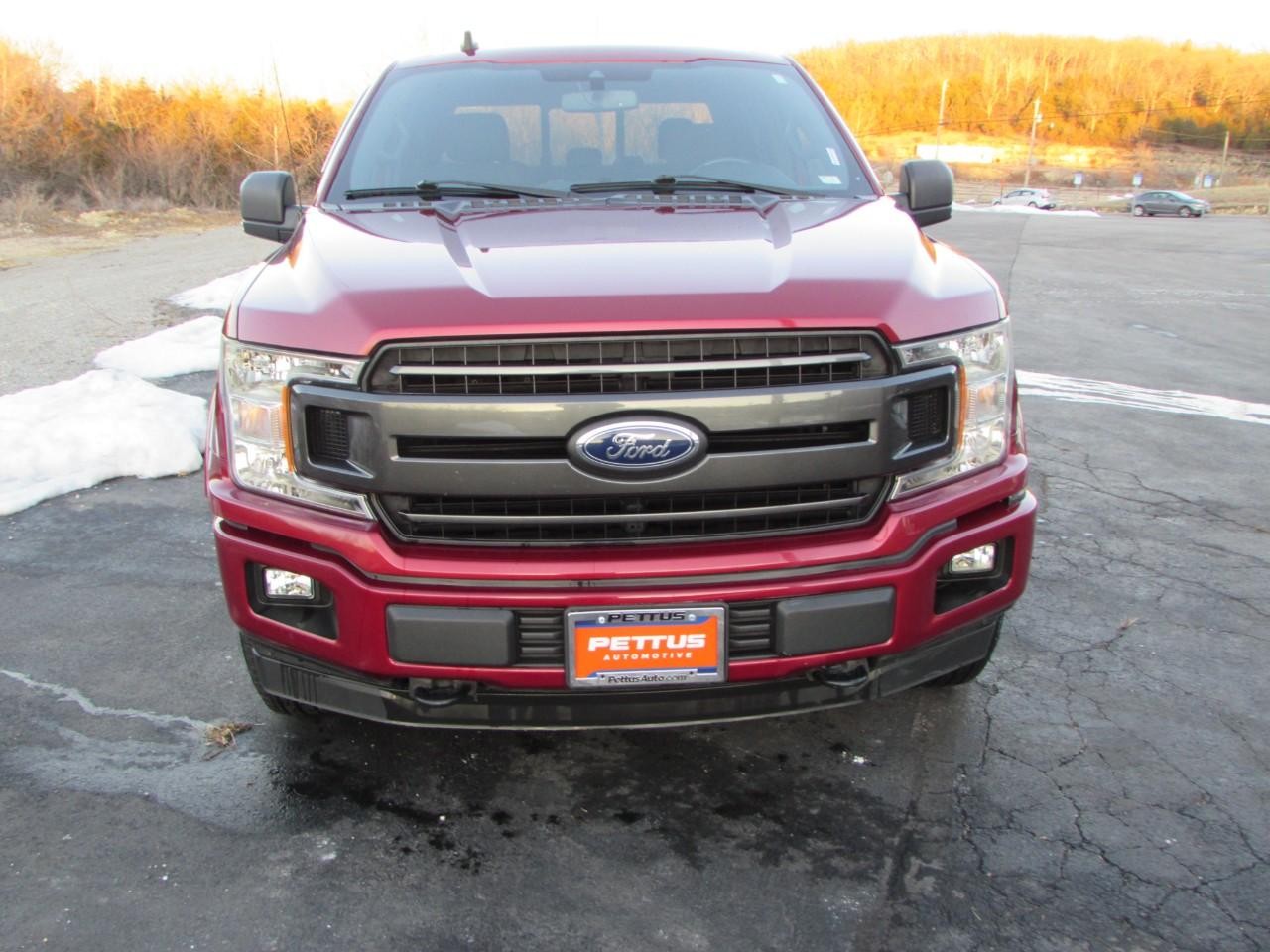 Ford F-150 Vehicle Full-screen Gallery Image 02