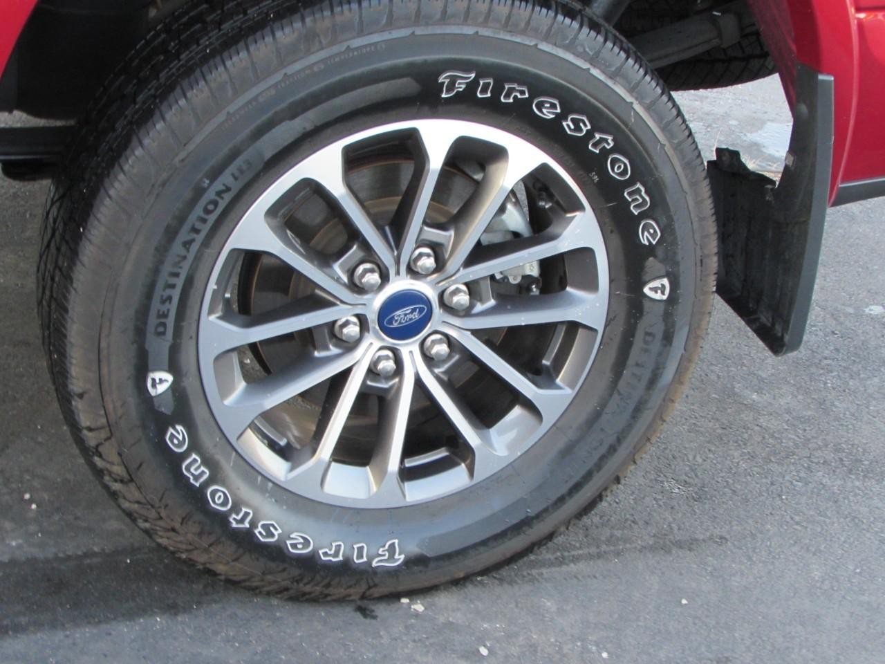 Ford F-150 Vehicle Full-screen Gallery Image 11