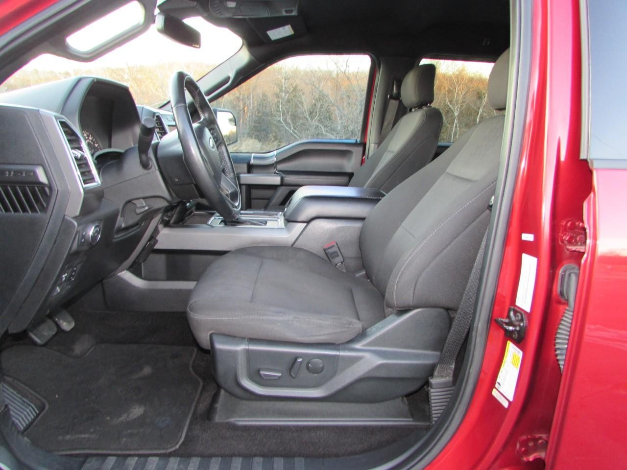 Ford F-150 Vehicle Full-screen Gallery Image 18