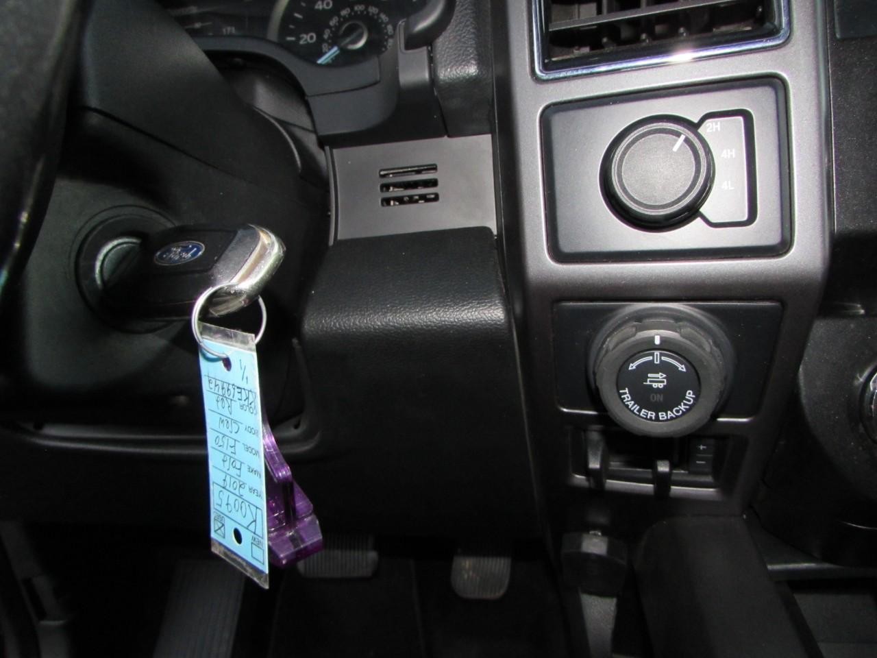 Ford F-150 Vehicle Full-screen Gallery Image 24