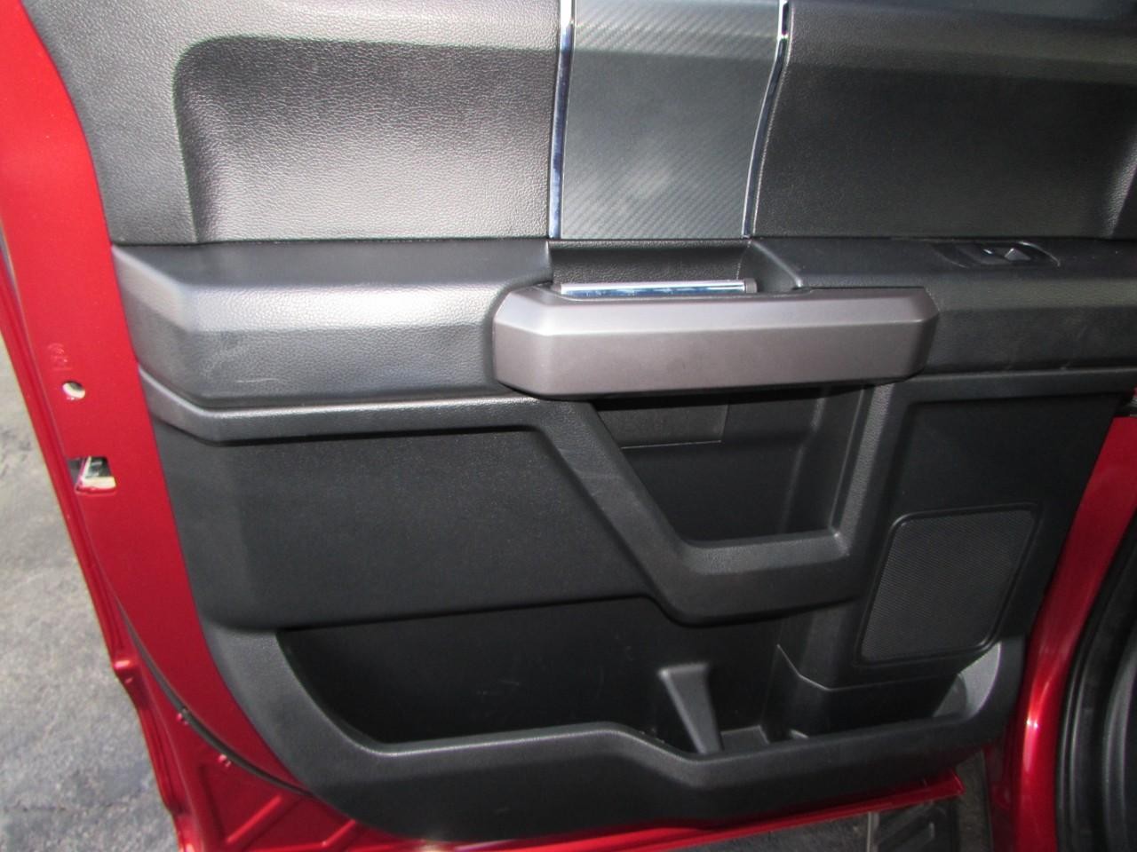 Ford F-150 Vehicle Full-screen Gallery Image 30