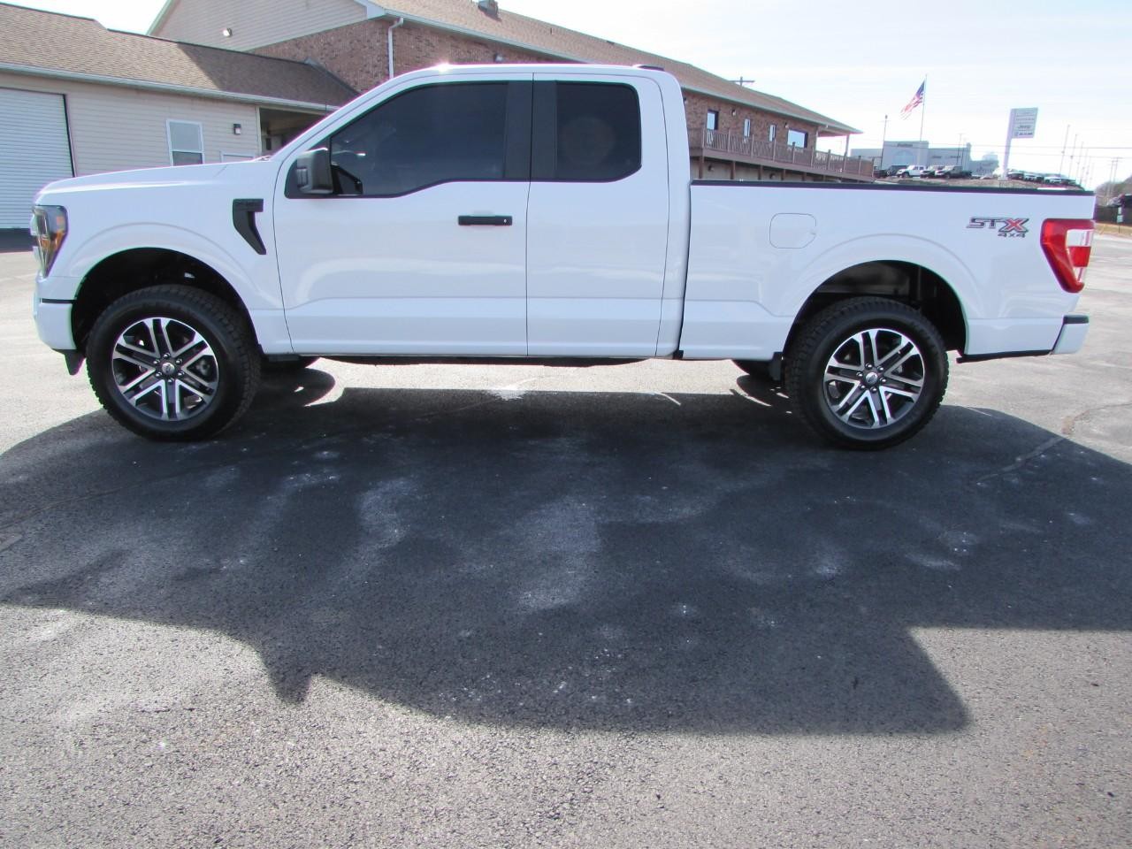 Ford F-150 Vehicle Full-screen Gallery Image 04