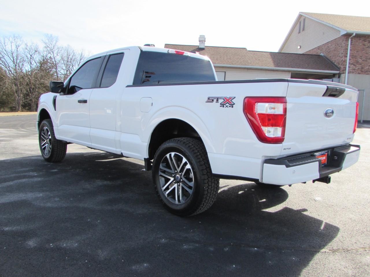 Ford F-150 Vehicle Full-screen Gallery Image 05