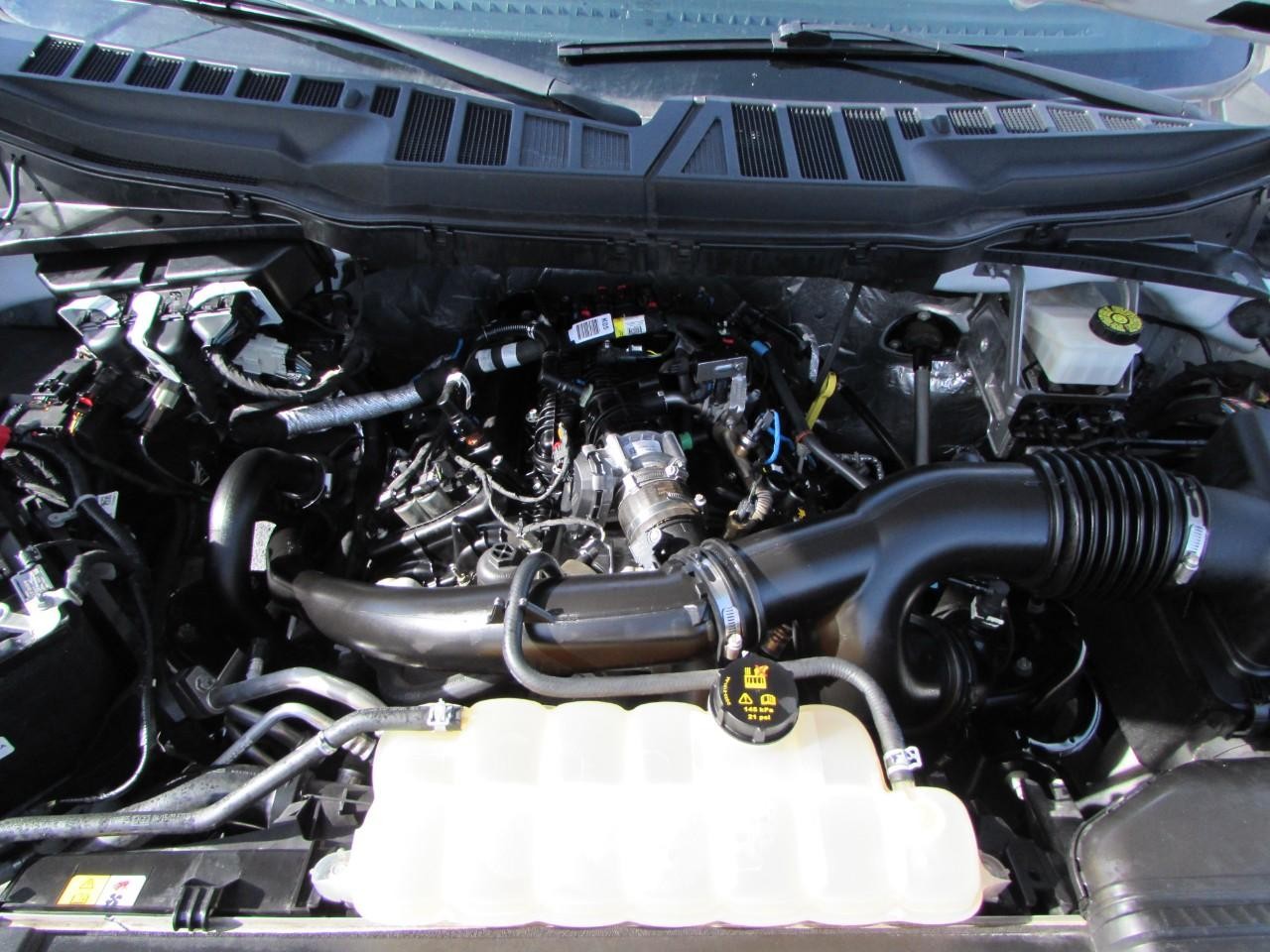 Ford F-150 Vehicle Full-screen Gallery Image 09