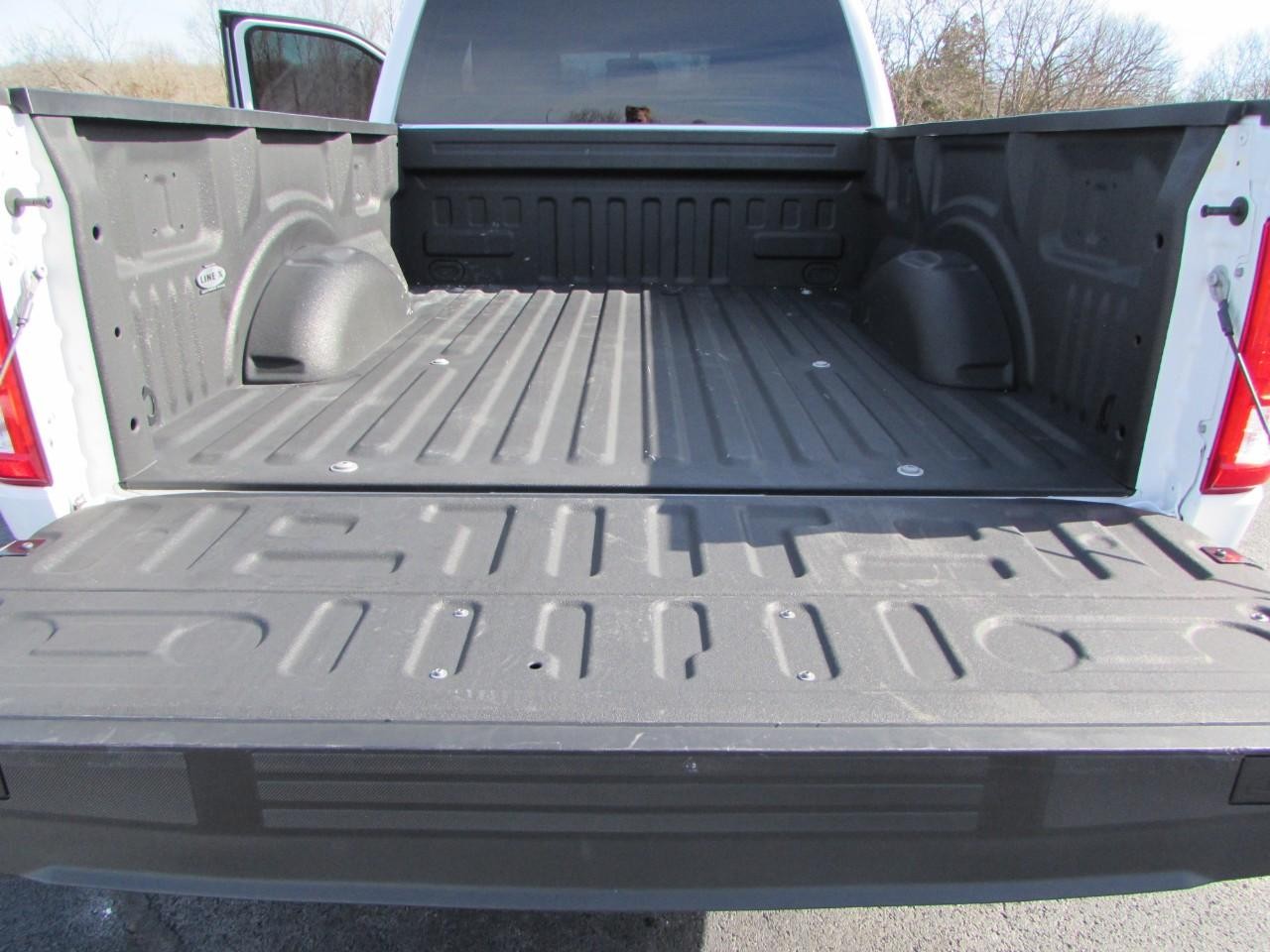 Ford F-150 Vehicle Full-screen Gallery Image 14