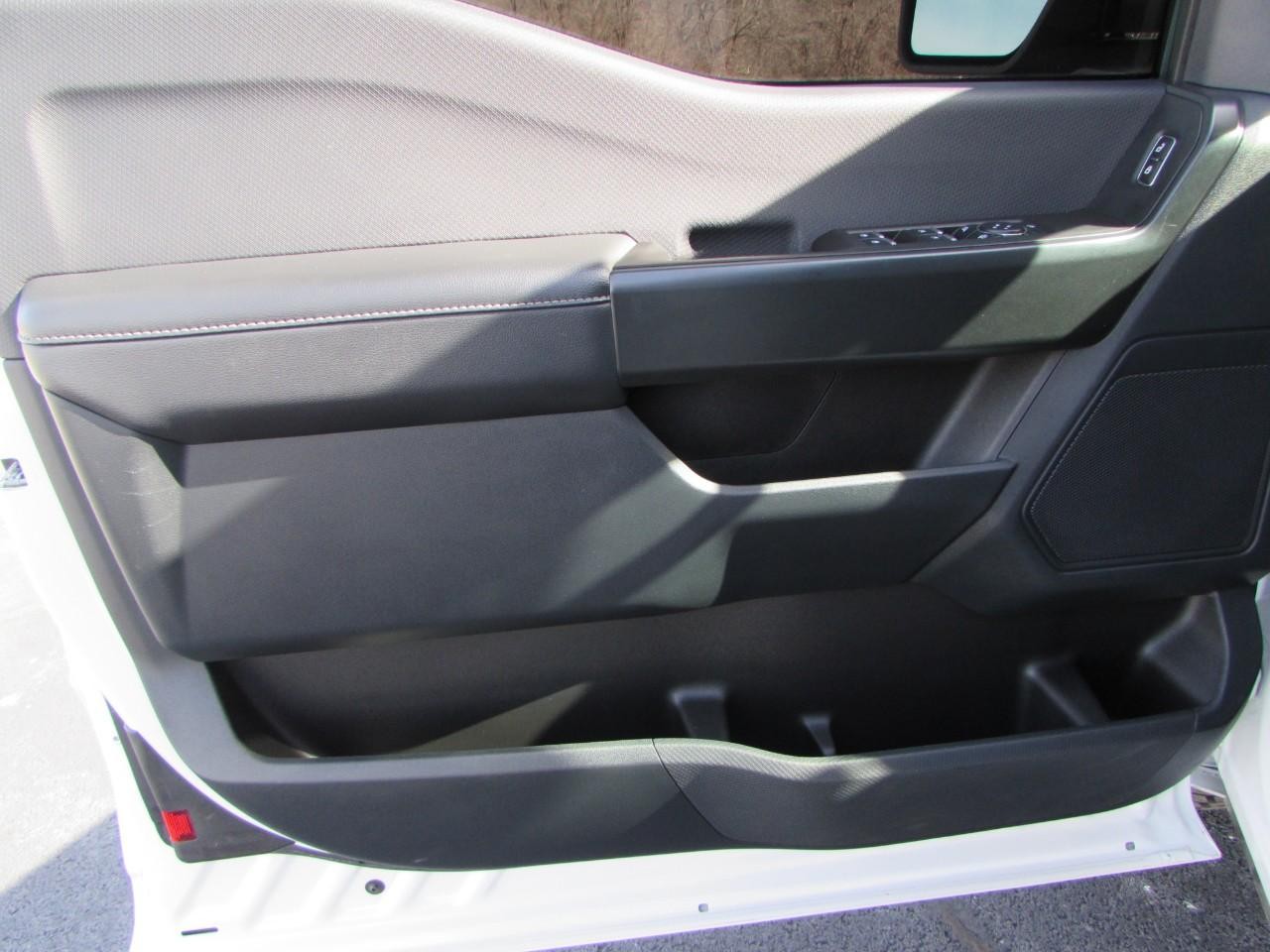 Ford F-150 Vehicle Full-screen Gallery Image 15