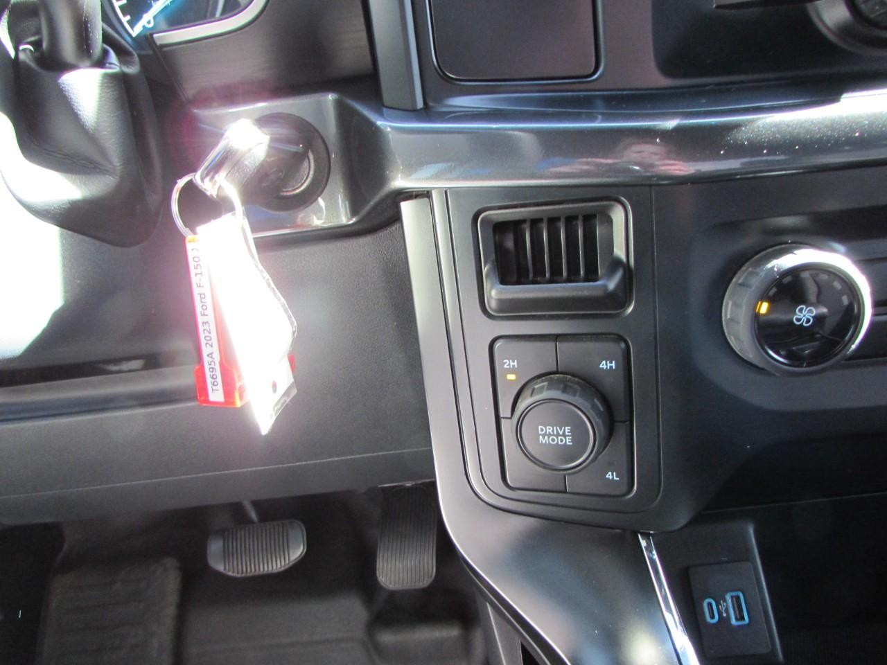 Ford F-150 Vehicle Full-screen Gallery Image 23