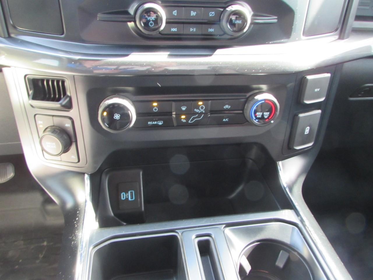 Ford F-150 Vehicle Full-screen Gallery Image 25