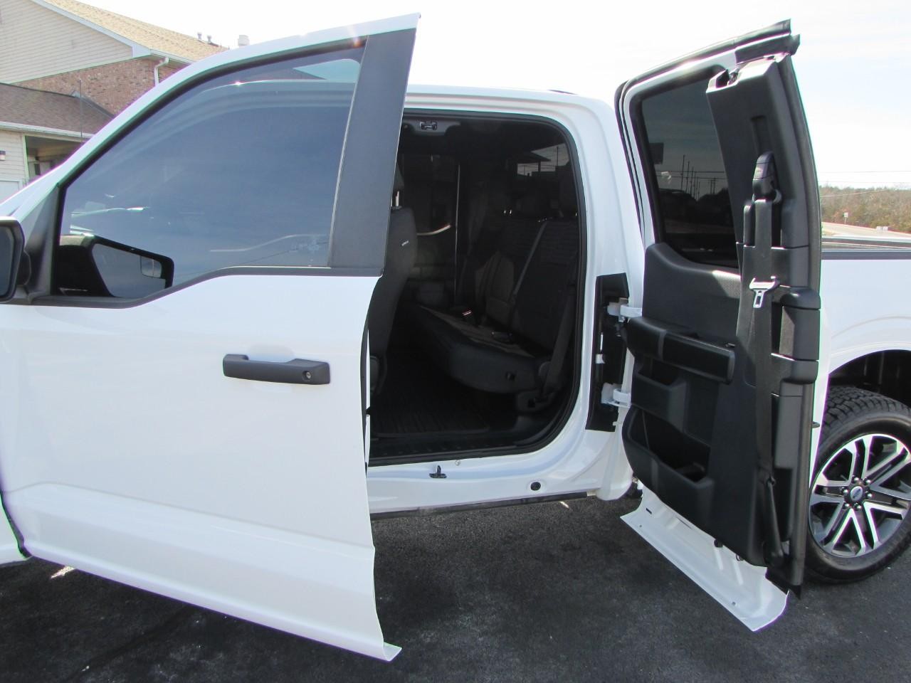 Ford F-150 Vehicle Full-screen Gallery Image 28