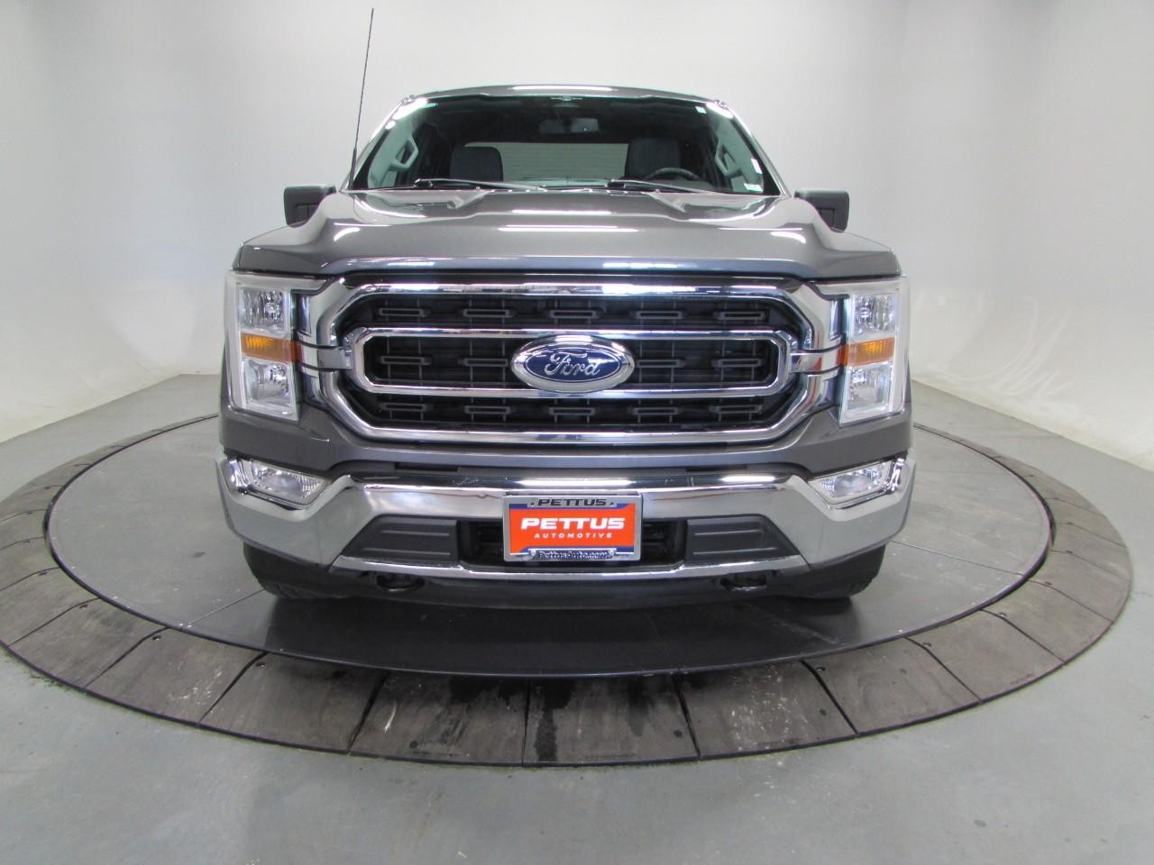 Ford F-150 Vehicle Full-screen Gallery Image 02