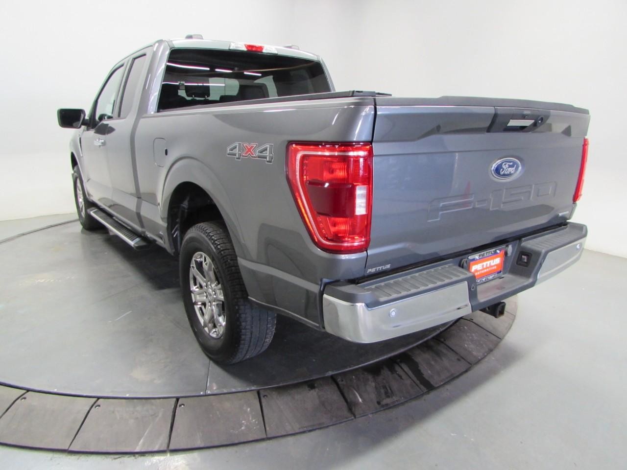 Ford F-150 Vehicle Full-screen Gallery Image 05