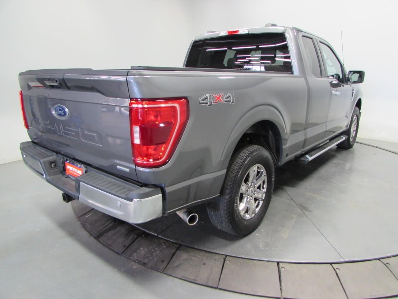 Ford F-150 Vehicle Full-screen Gallery Image 07