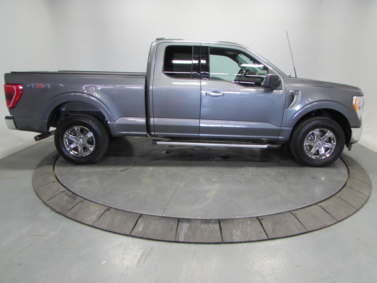 Ford F-150 Vehicle Full-screen Gallery Image 08