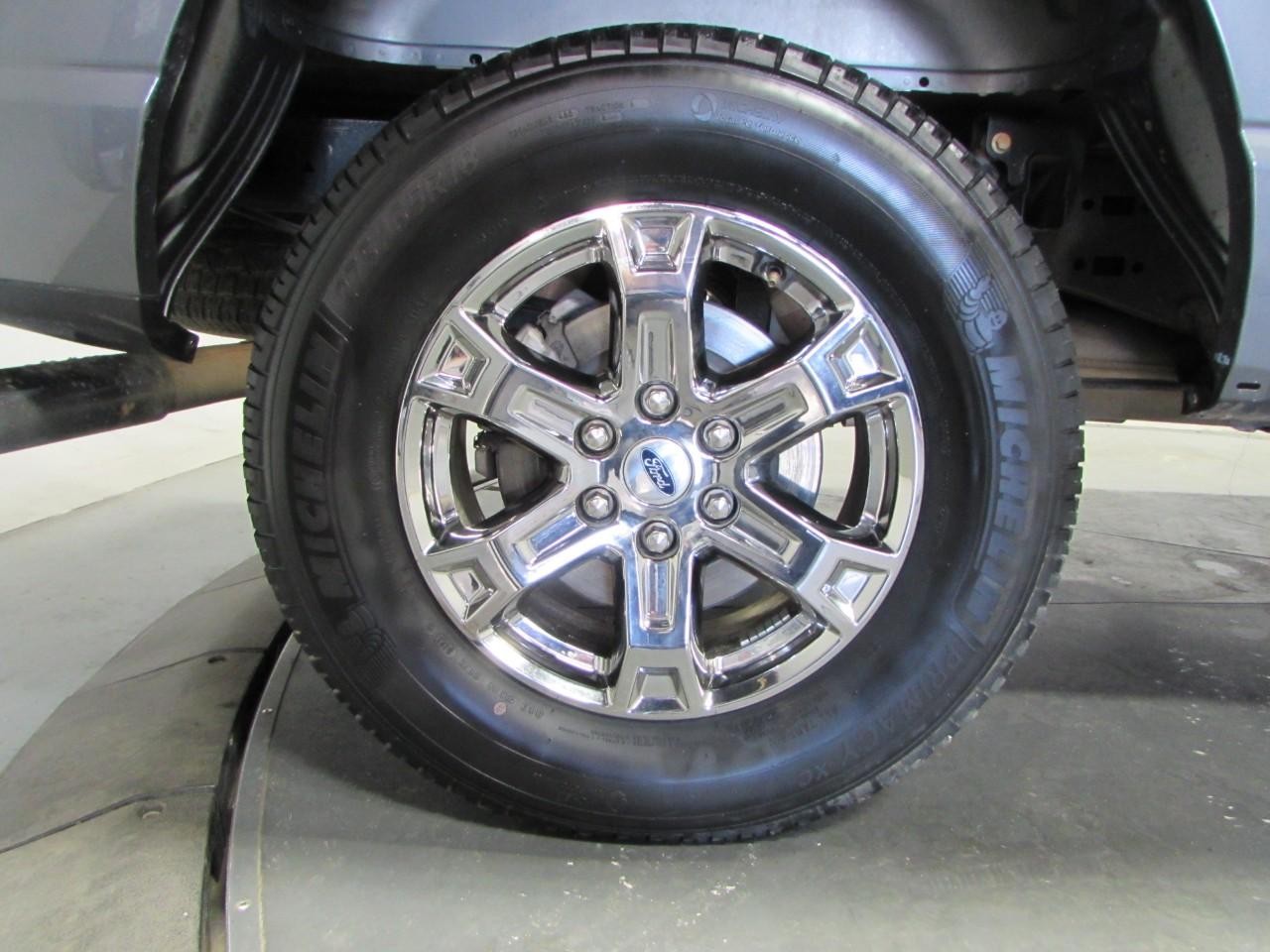 Ford F-150 Vehicle Full-screen Gallery Image 09