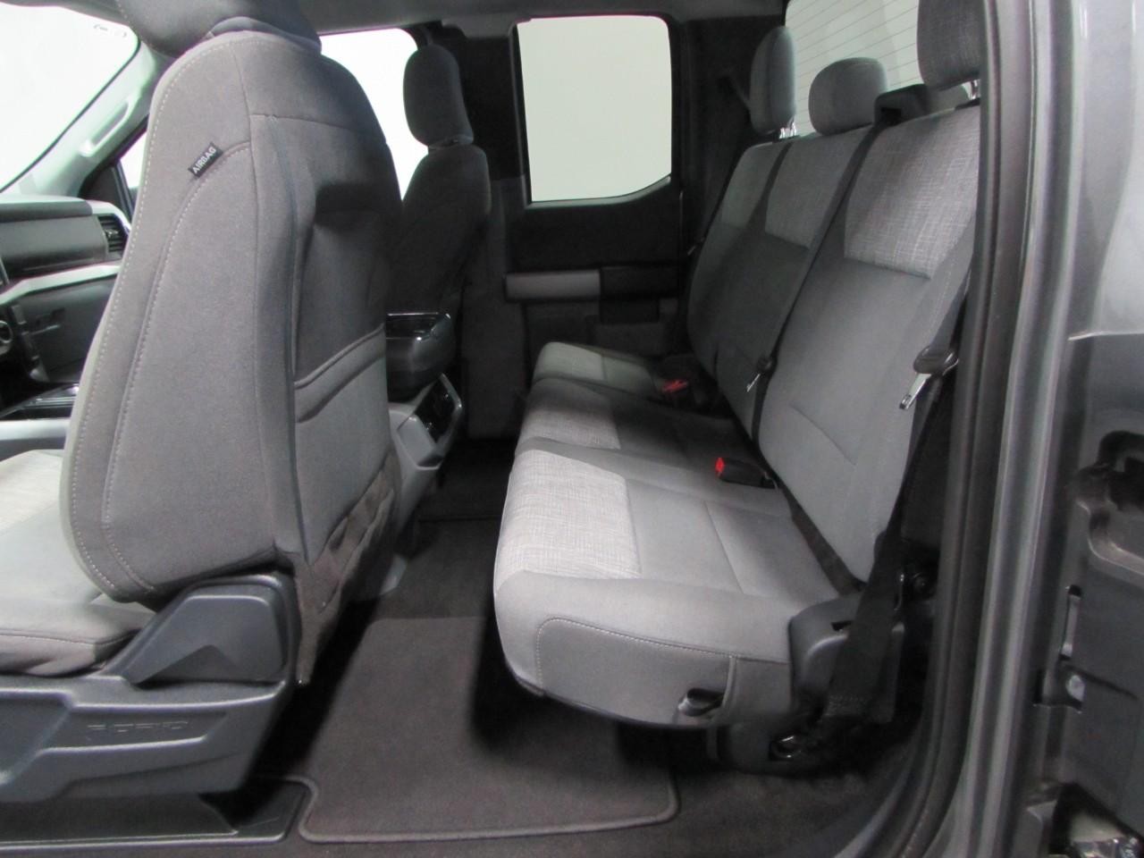 Ford F-150 Vehicle Full-screen Gallery Image 15