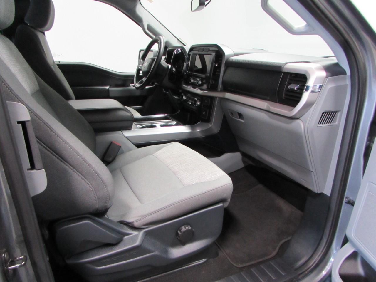 Ford F-150 Vehicle Full-screen Gallery Image 17