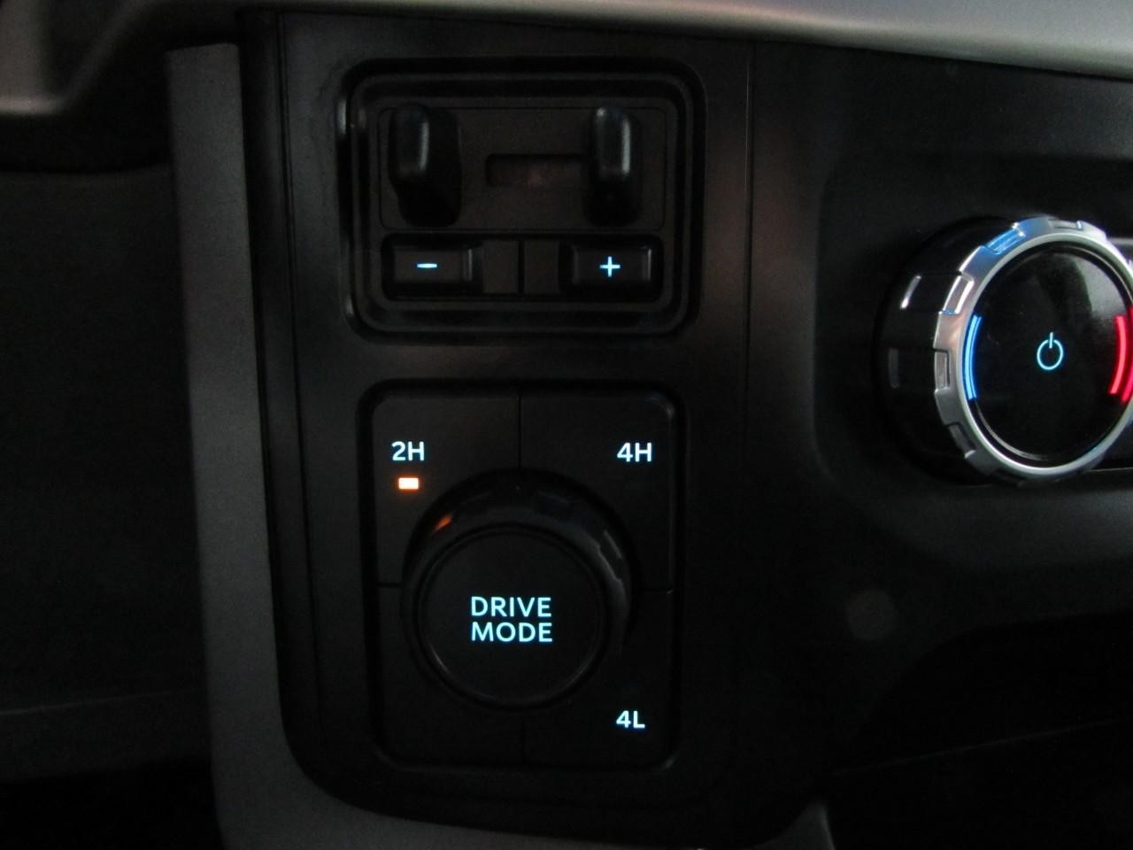 Ford F-150 Vehicle Full-screen Gallery Image 30