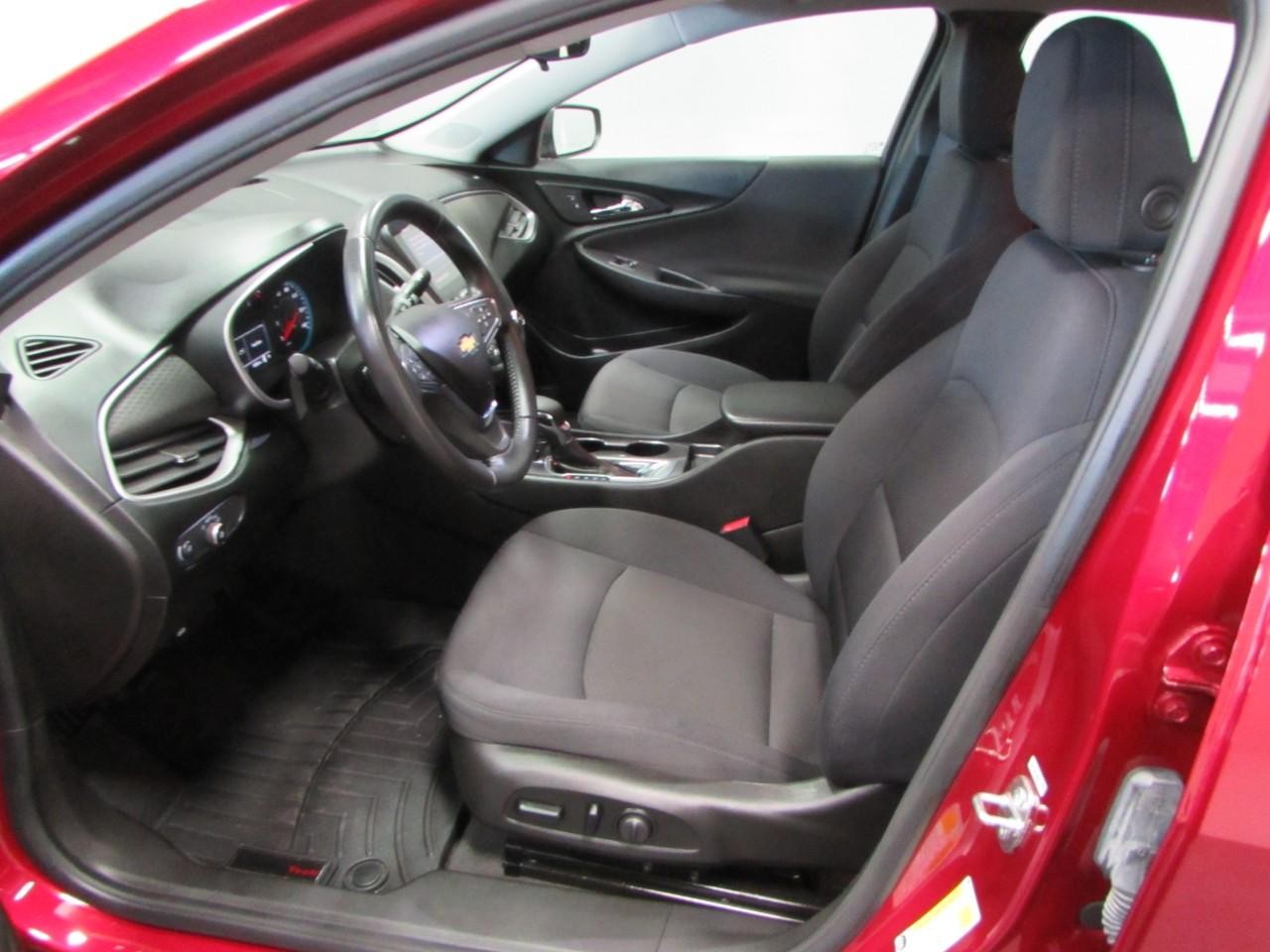 Chevrolet Malibu Vehicle Full-screen Gallery Image 10