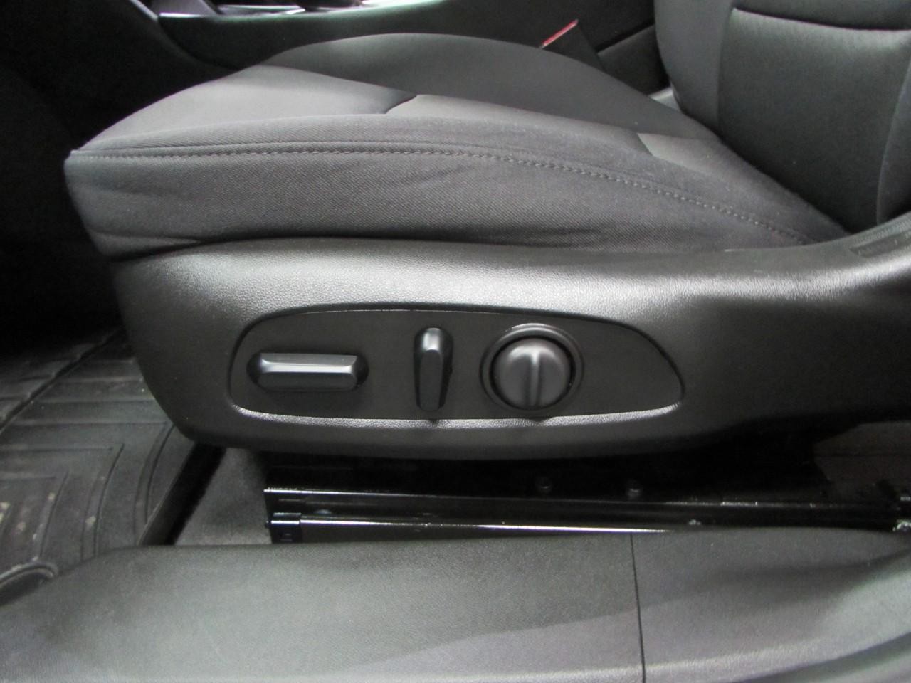 Chevrolet Malibu Vehicle Full-screen Gallery Image 14