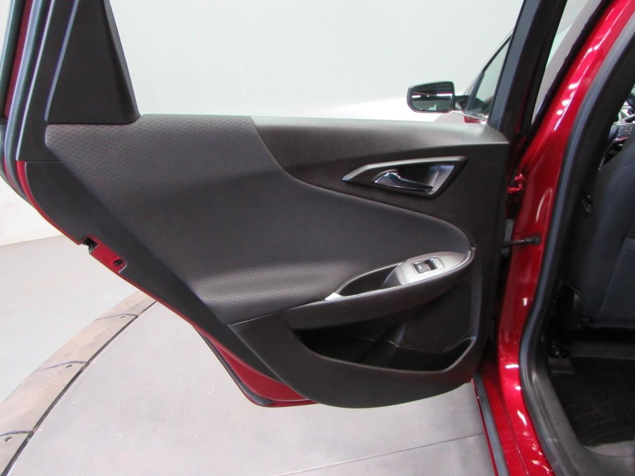 Chevrolet Malibu Vehicle Full-screen Gallery Image 23