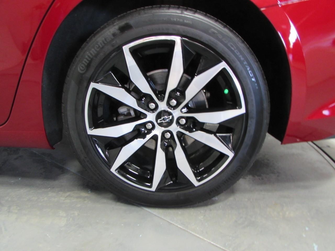 Chevrolet Malibu Vehicle Full-screen Gallery Image 24