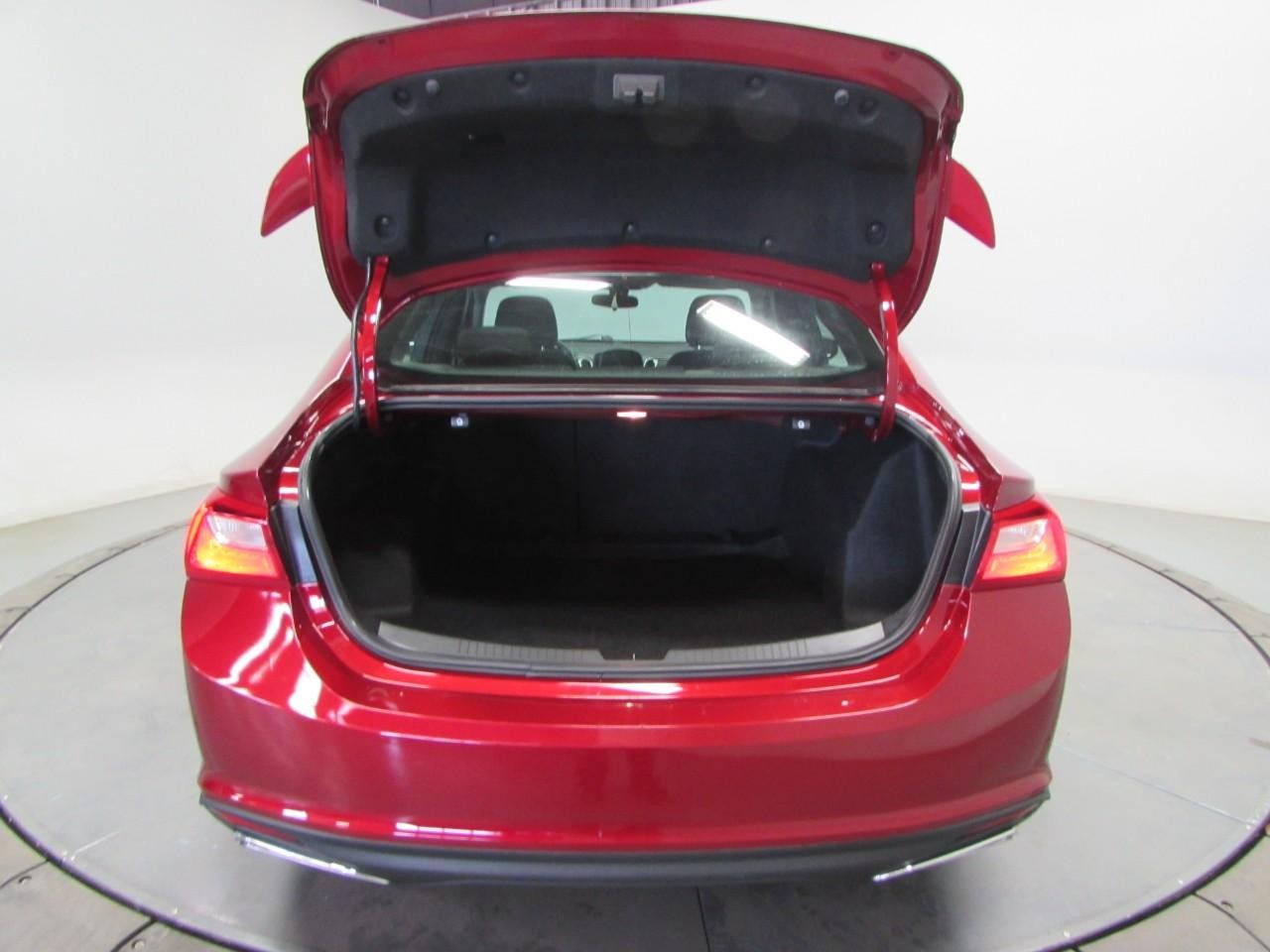 Chevrolet Malibu Vehicle Full-screen Gallery Image 25