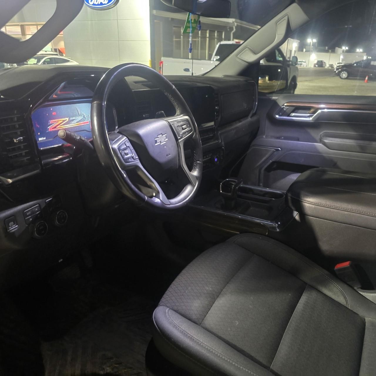 Chevrolet Silverado 1500 Vehicle Full-screen Gallery Image 04