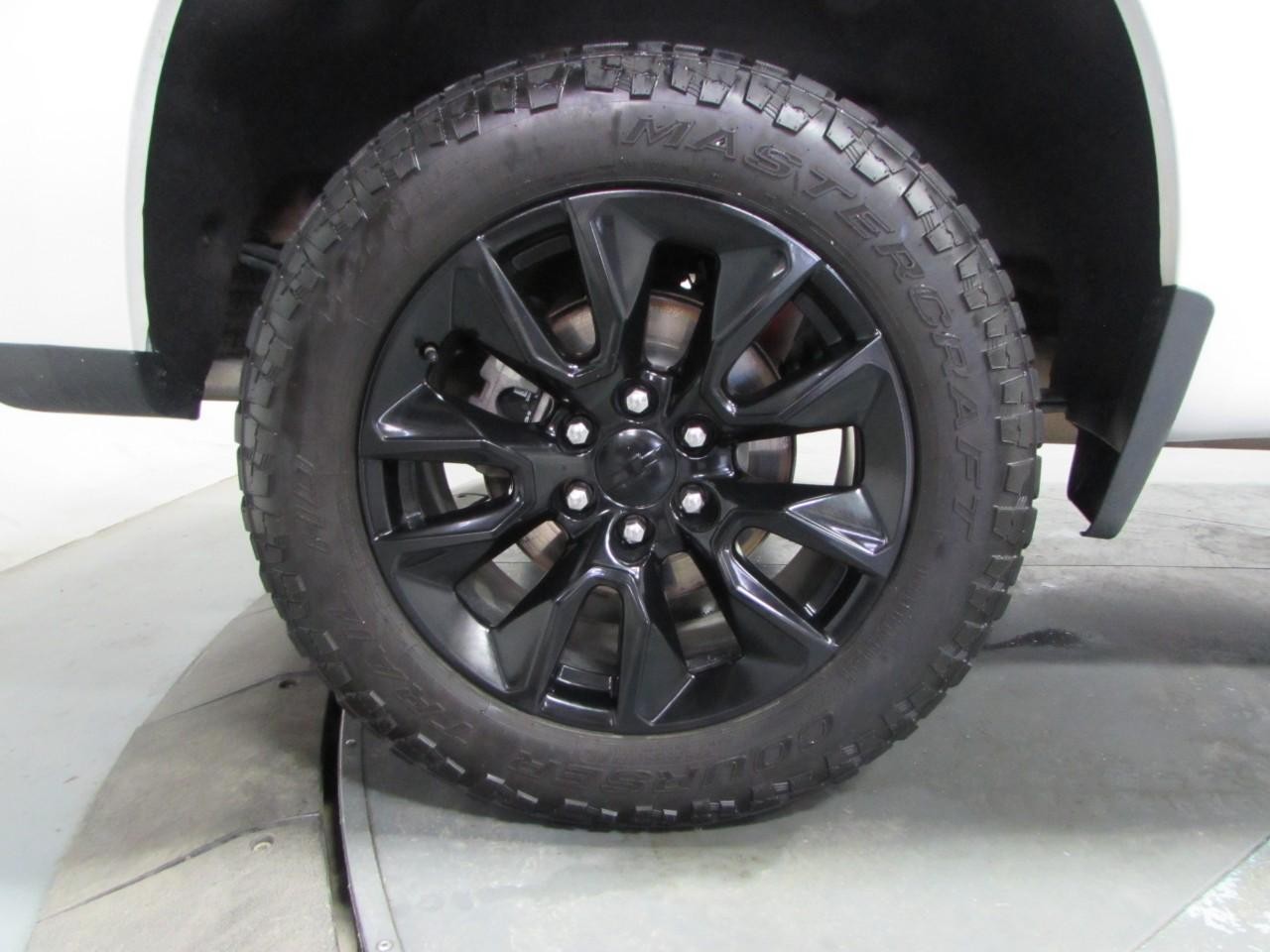 Chevrolet Silverado 1500 Vehicle Full-screen Gallery Image 09