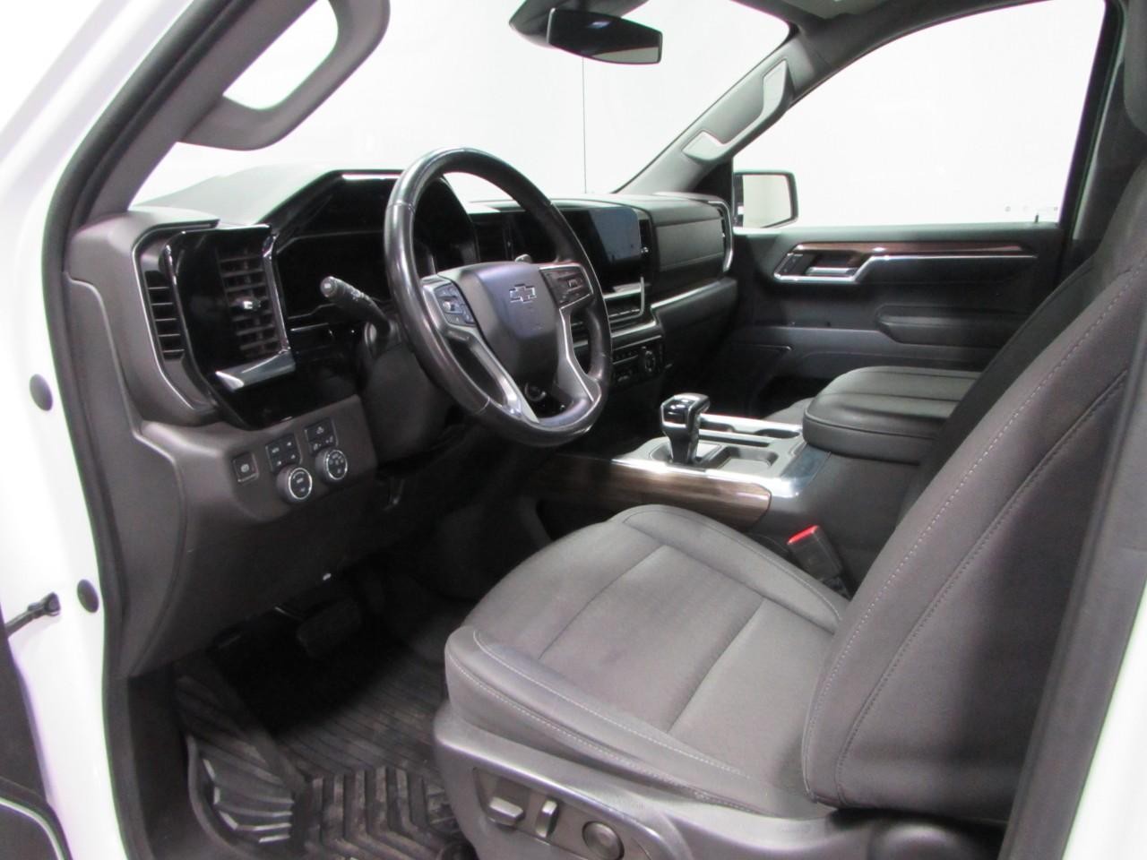 Chevrolet Silverado 1500 Vehicle Full-screen Gallery Image 13