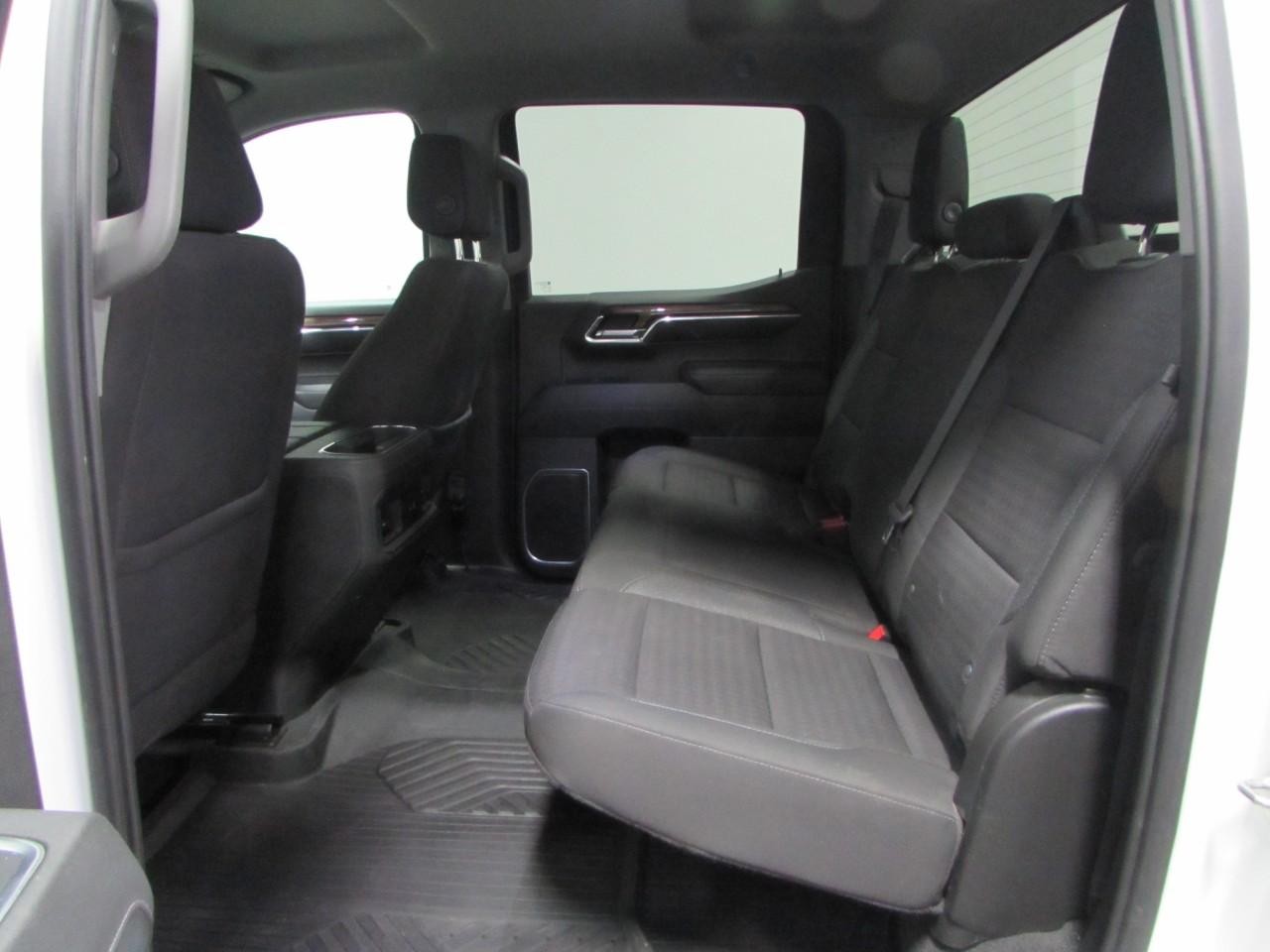 Chevrolet Silverado 1500 Vehicle Full-screen Gallery Image 15