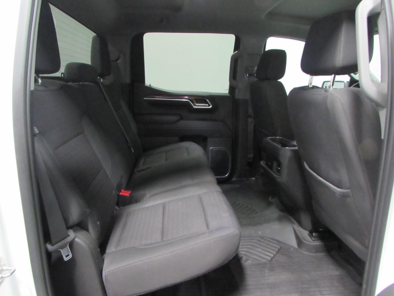 Chevrolet Silverado 1500 Vehicle Full-screen Gallery Image 19