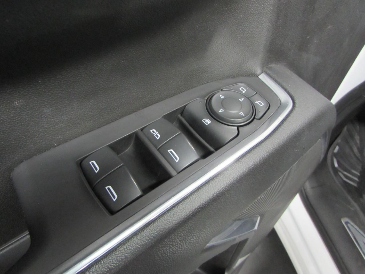 Chevrolet Silverado 1500 Vehicle Full-screen Gallery Image 20