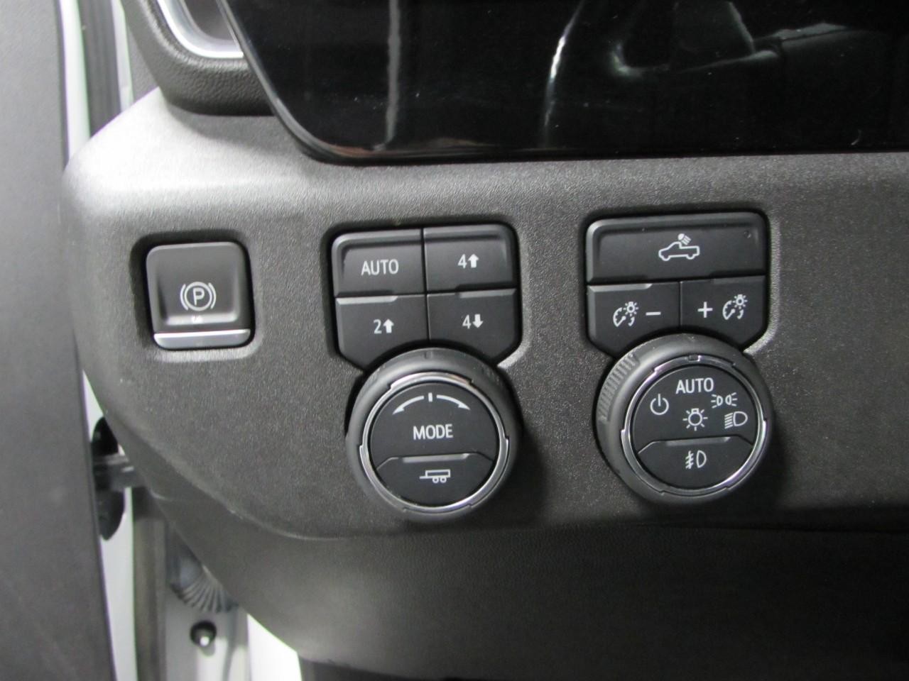 Chevrolet Silverado 1500 Vehicle Full-screen Gallery Image 22