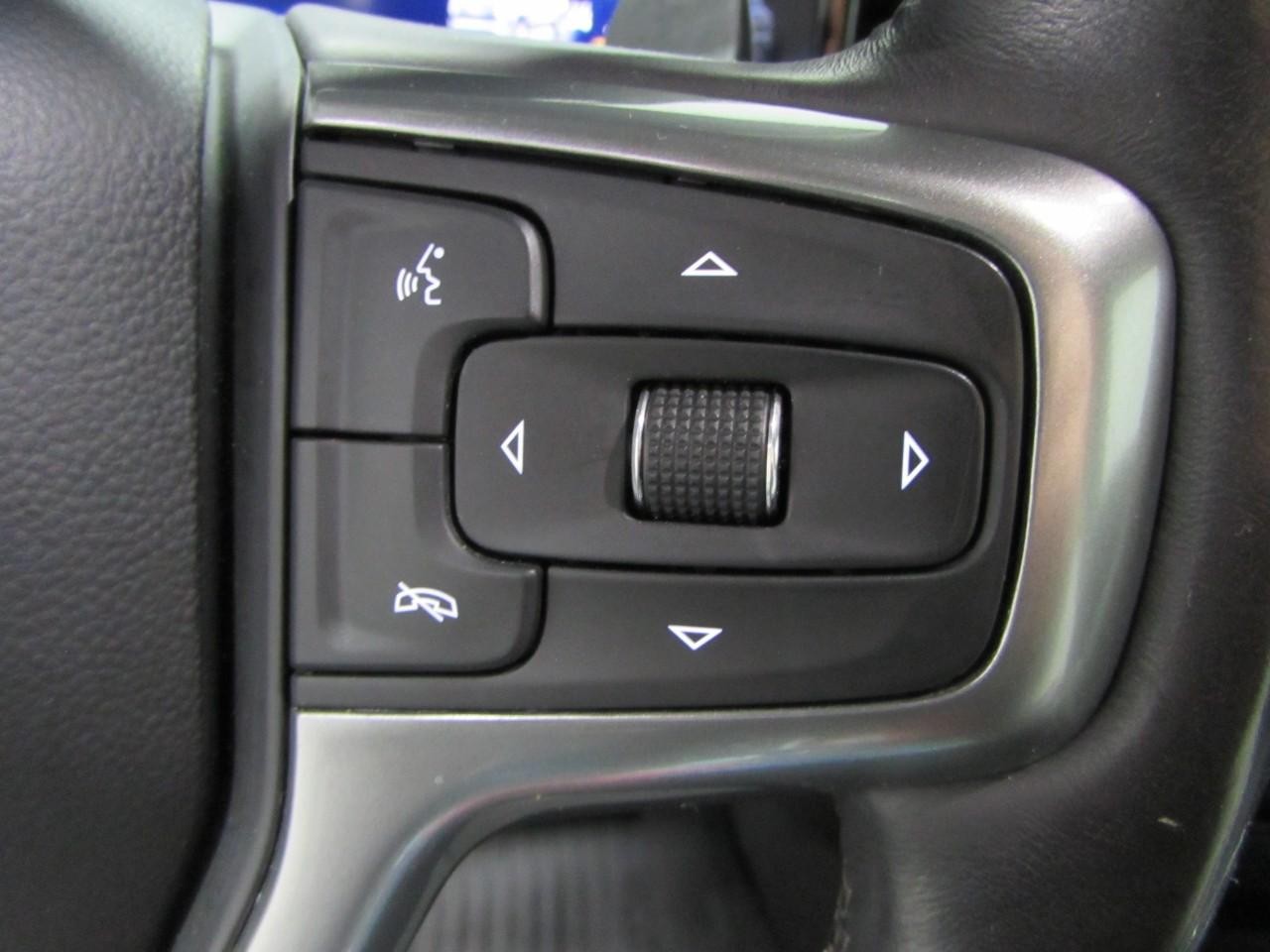 Chevrolet Silverado 1500 Vehicle Full-screen Gallery Image 25